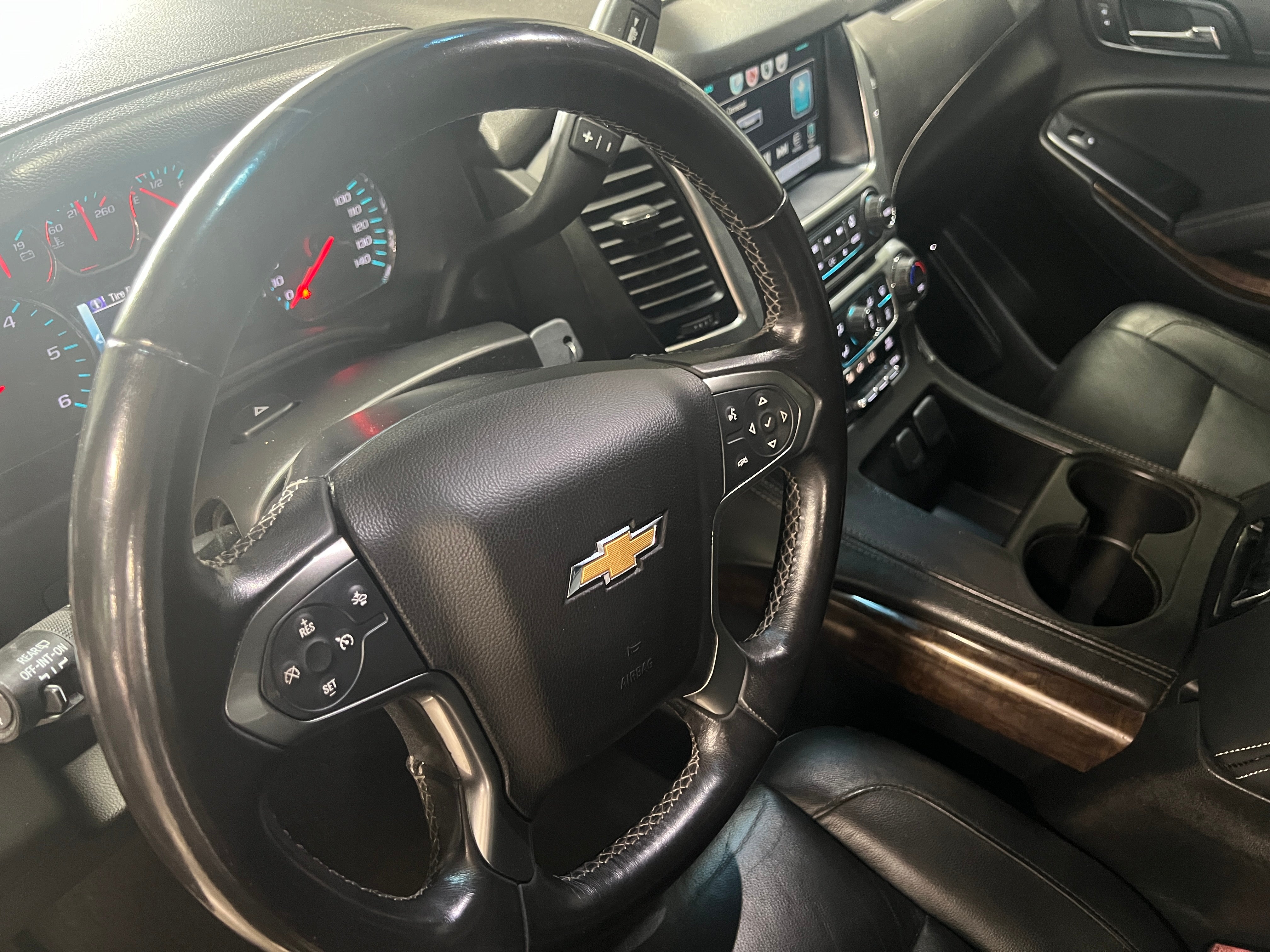 2019 Chevrolet Suburban LT 4