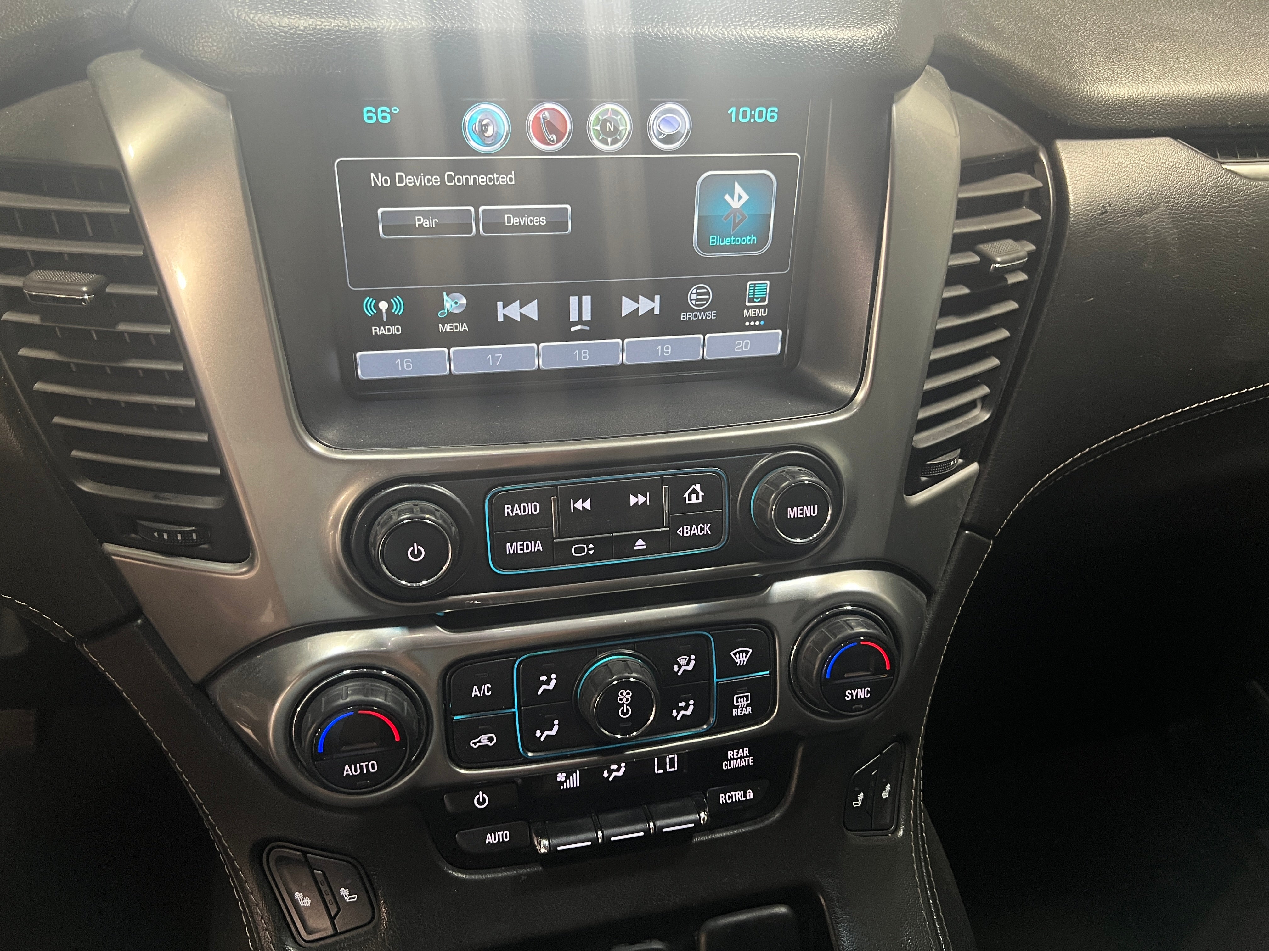 2019 Chevrolet Suburban LT 3