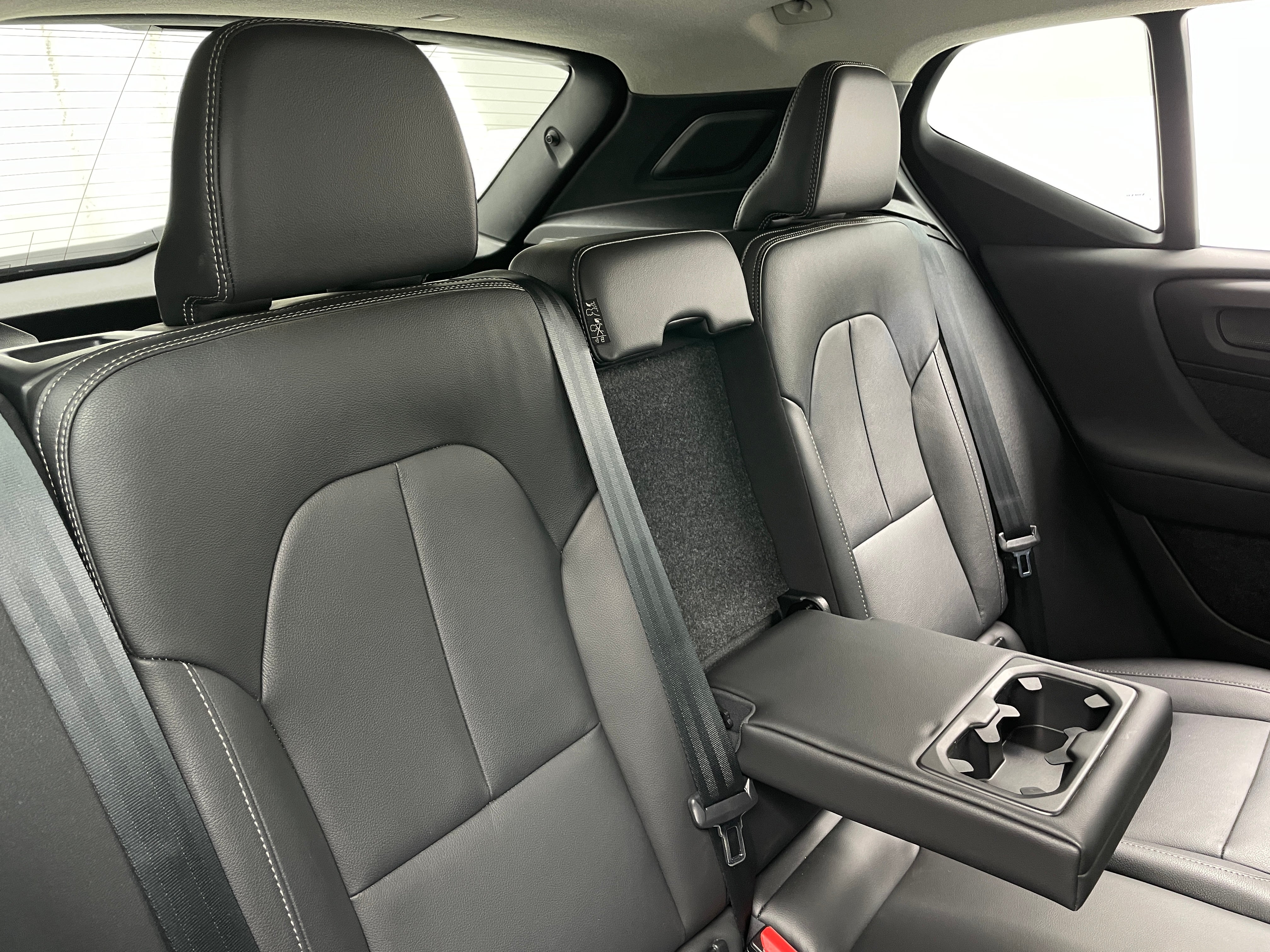 2024 Volvo XC40 B5 Core 5