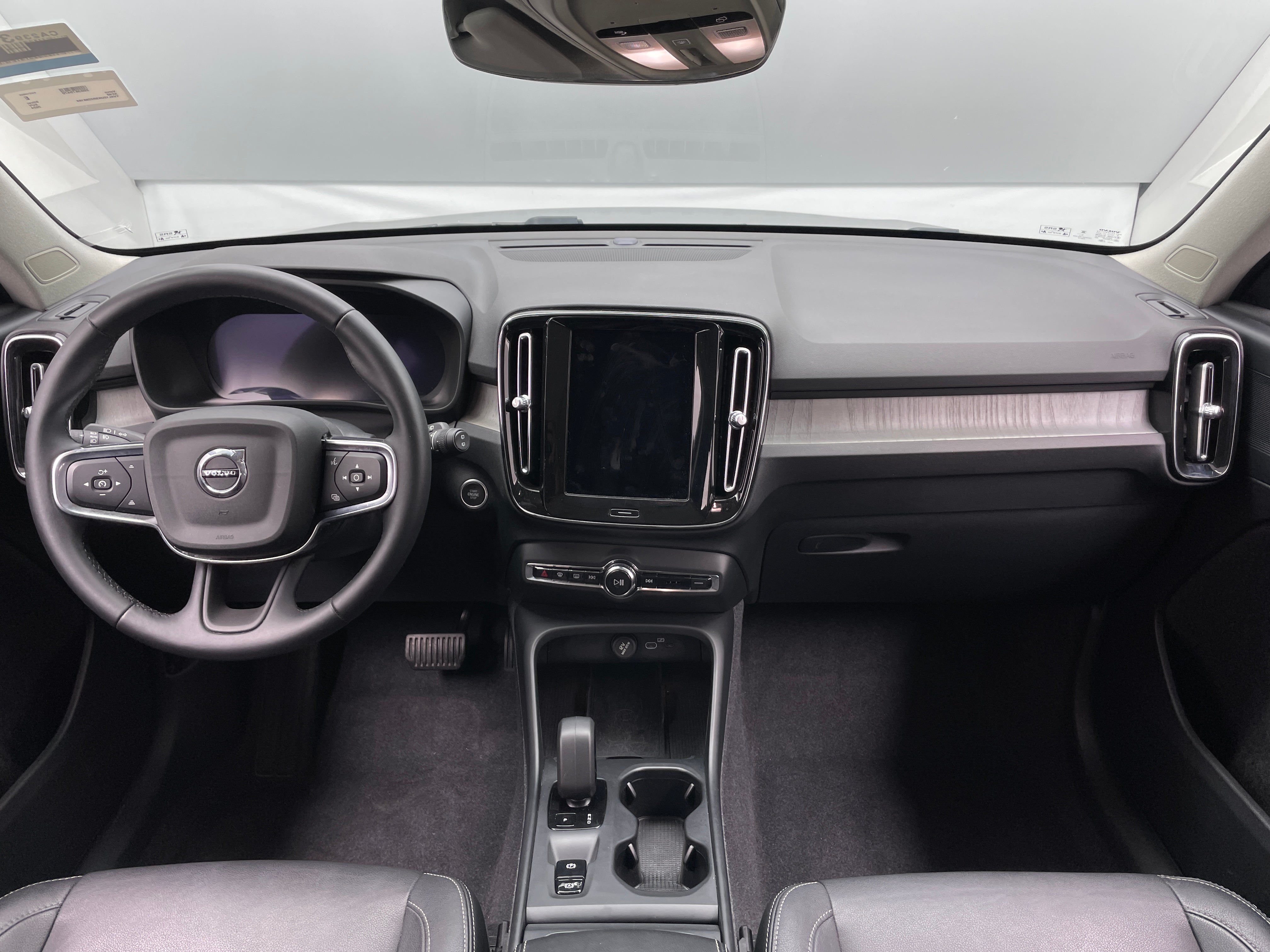 2024 Volvo XC40 B5 Core 2