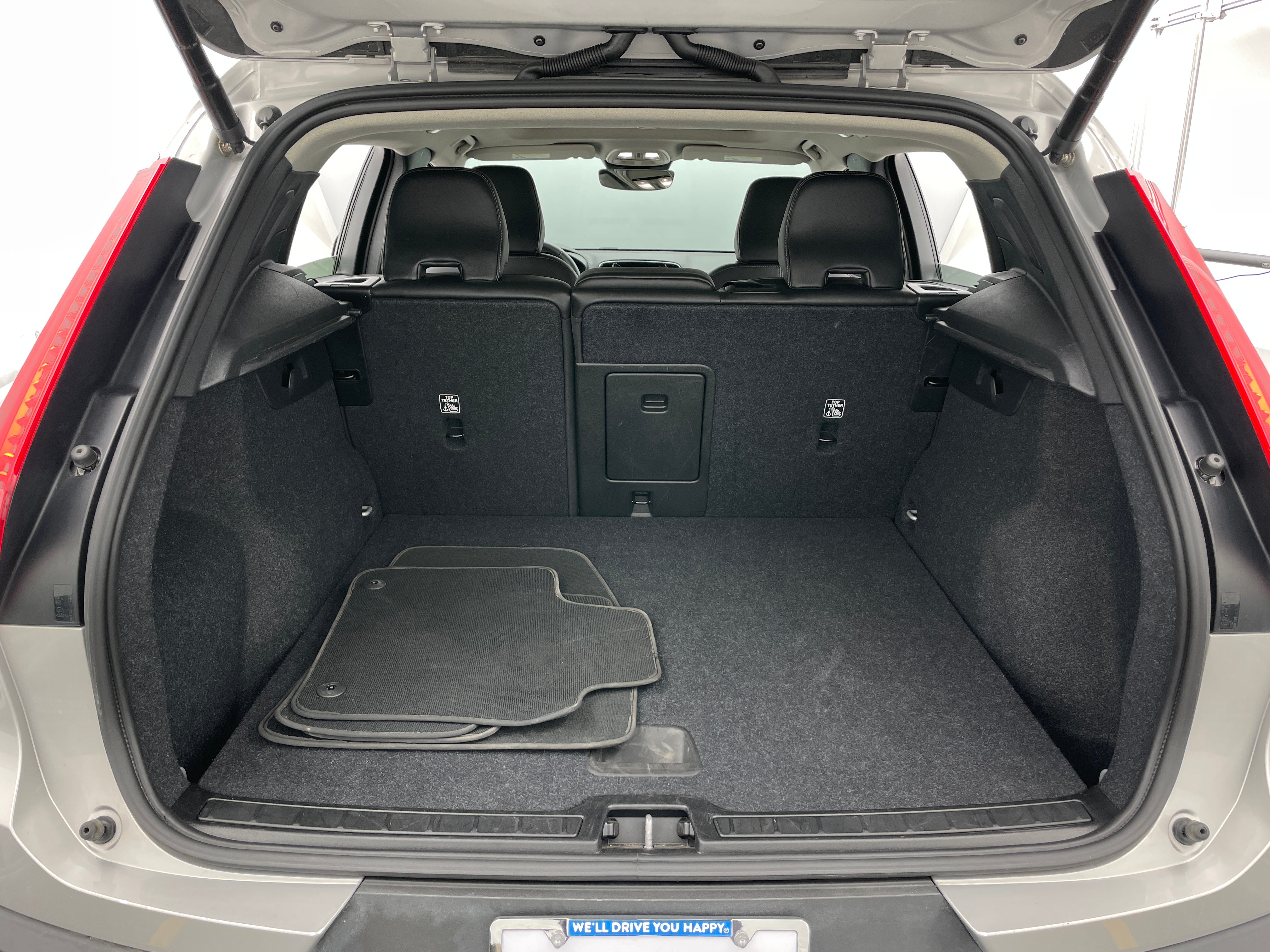 2024 Volvo XC40 B5 Core 6