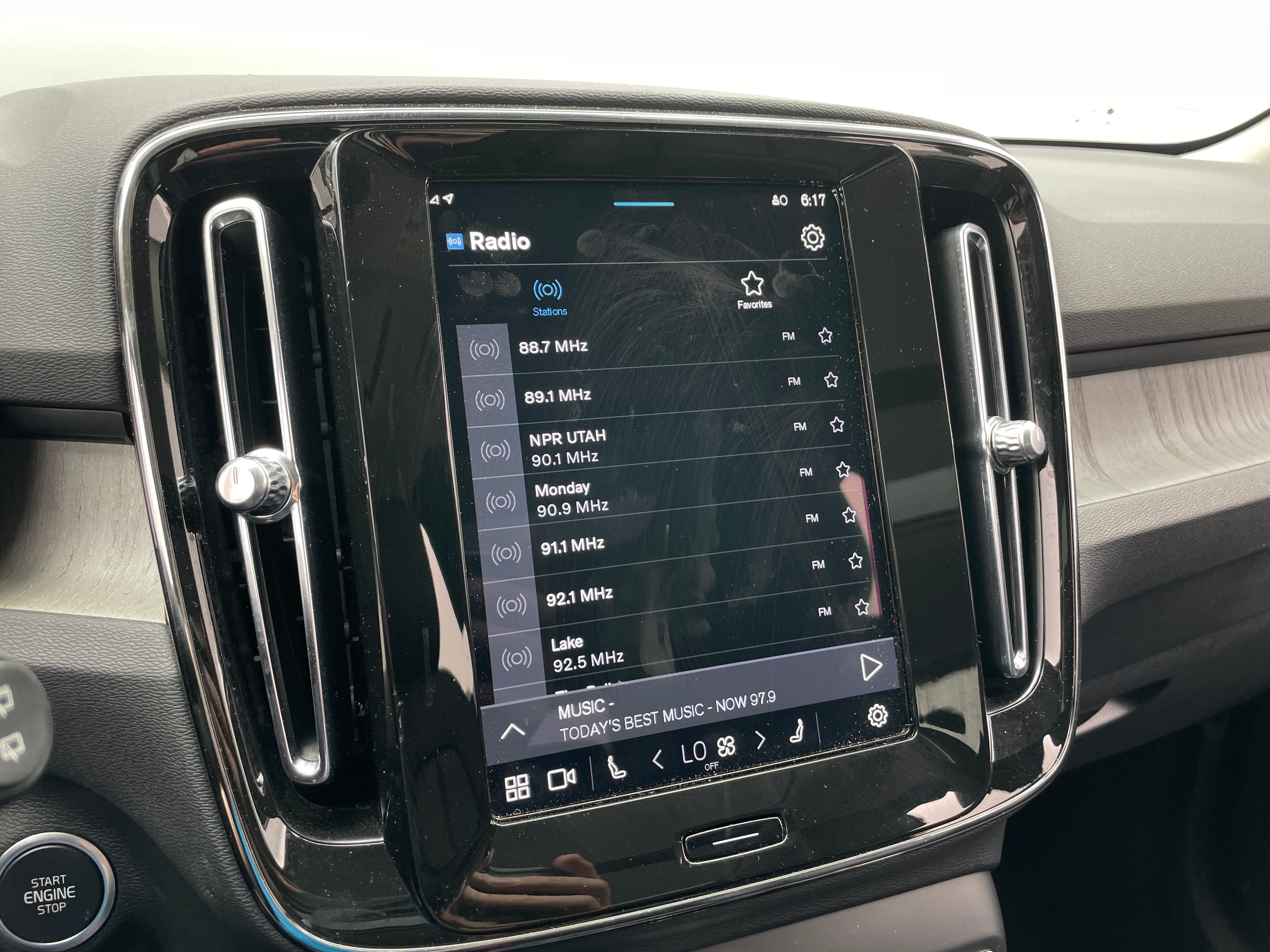 2024 Volvo XC40 B5 Core 3