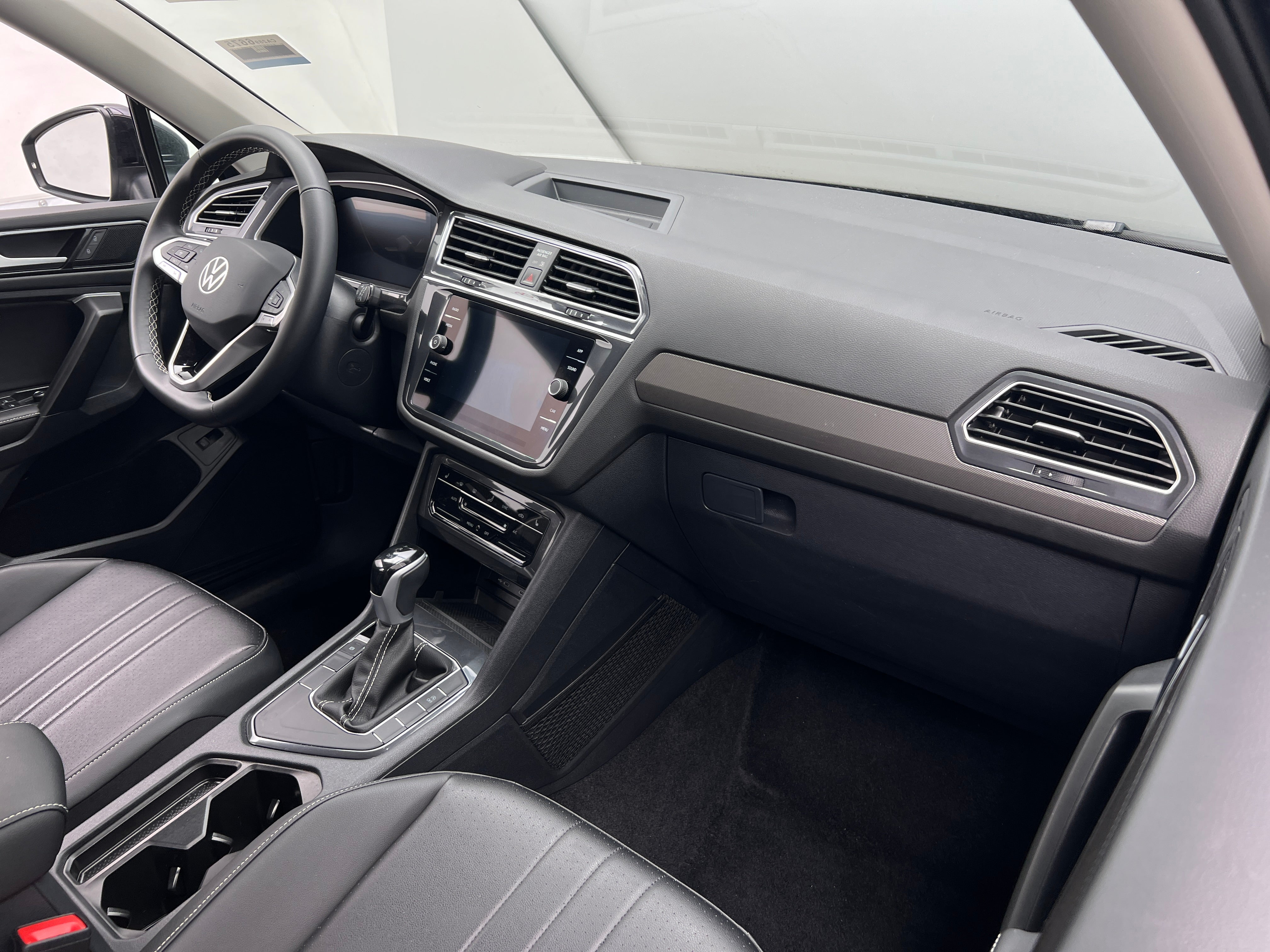 2024 Volkswagen Tiguan SE 2