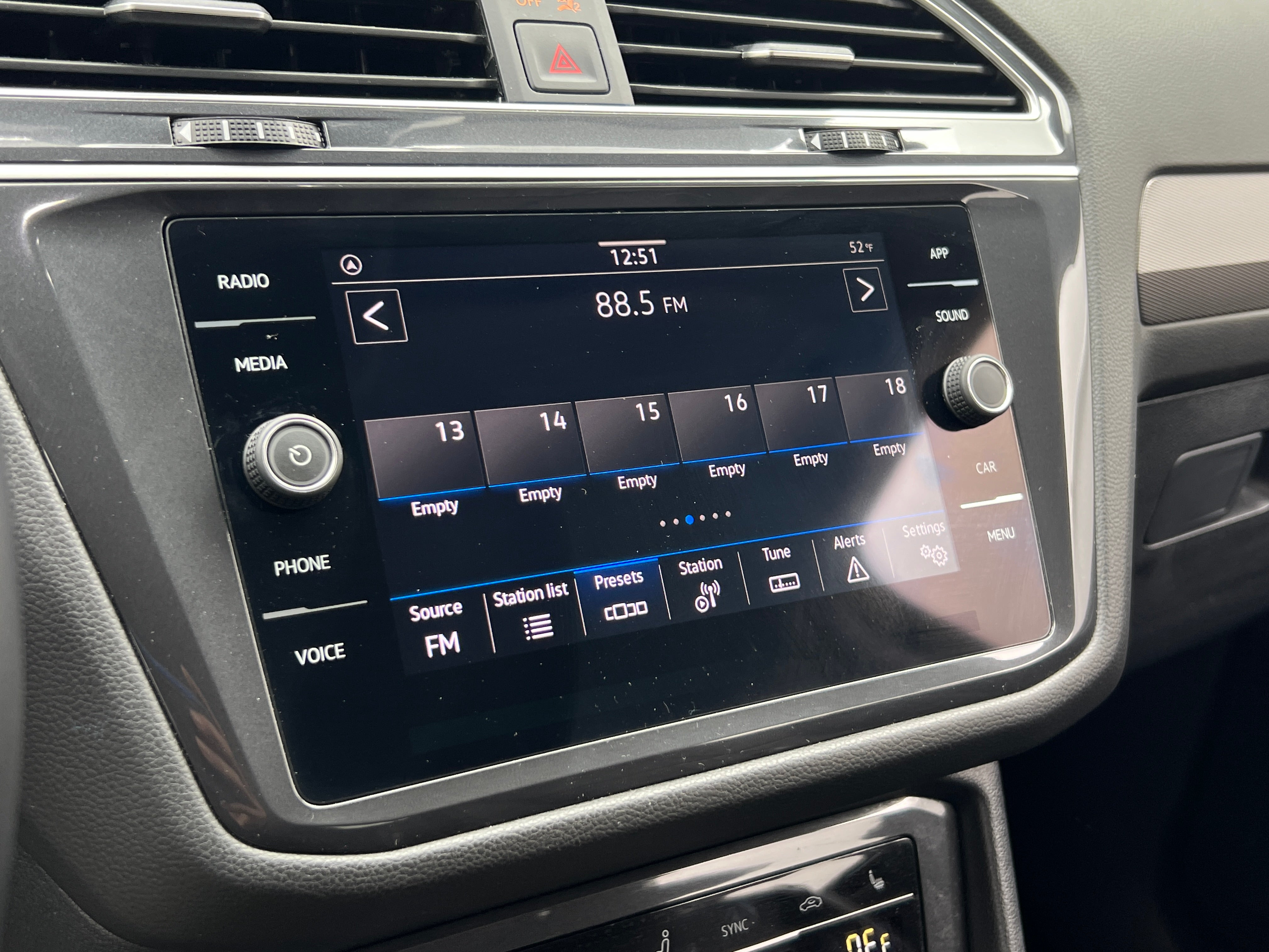 2024 Volkswagen Tiguan SE 3