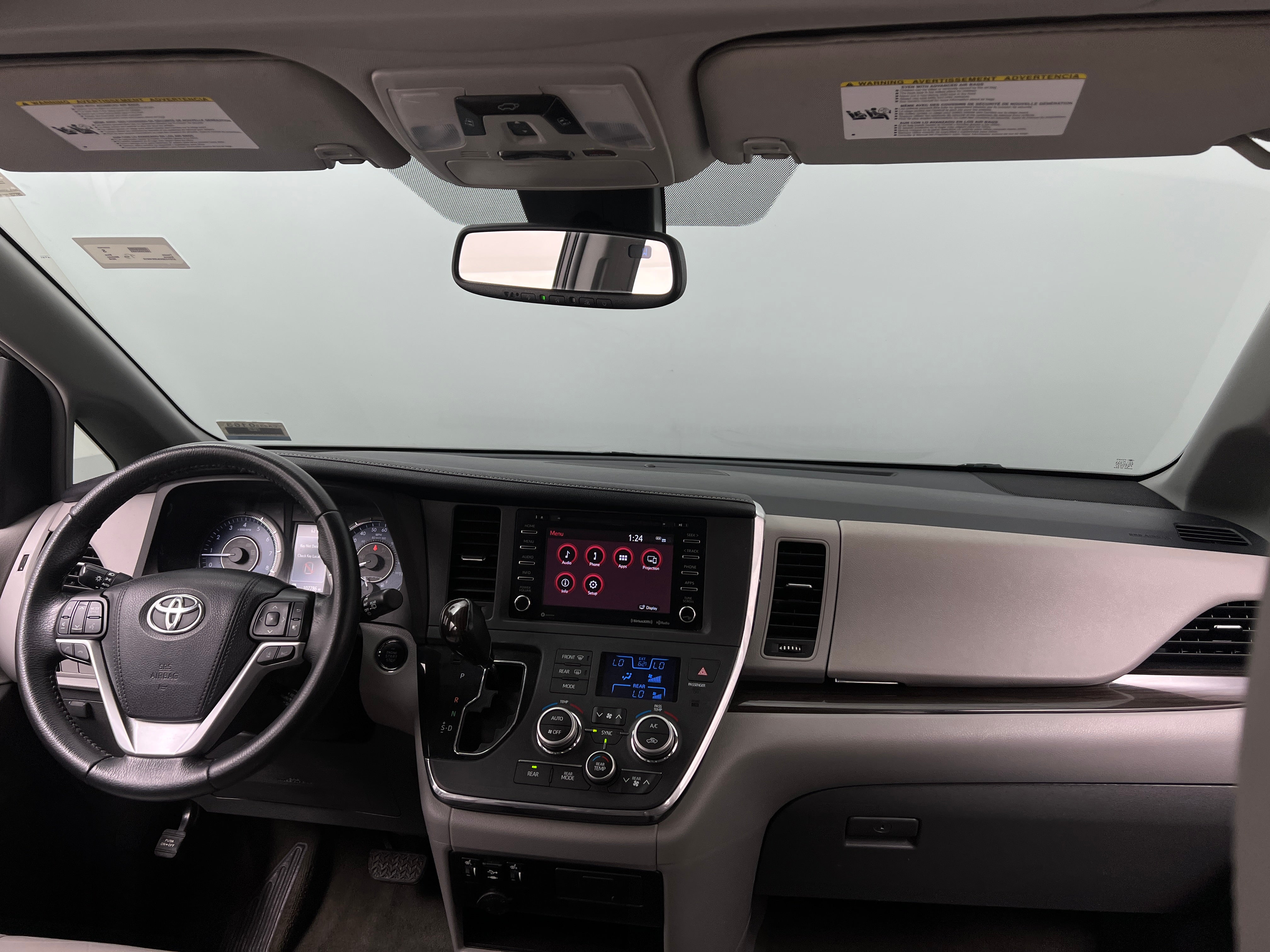 2018 Toyota Sienna XLE 2