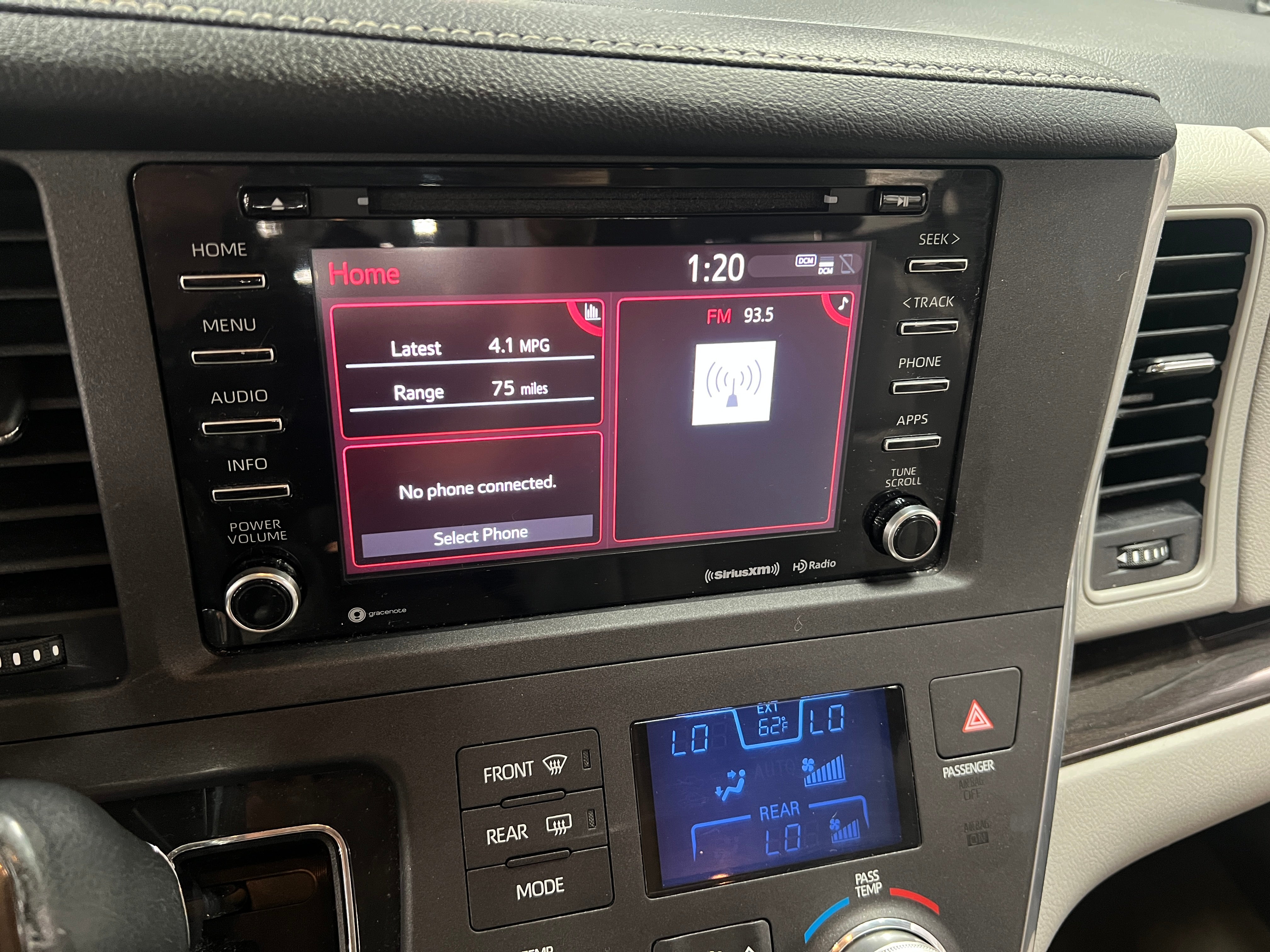 2018 Toyota Sienna XLE 3
