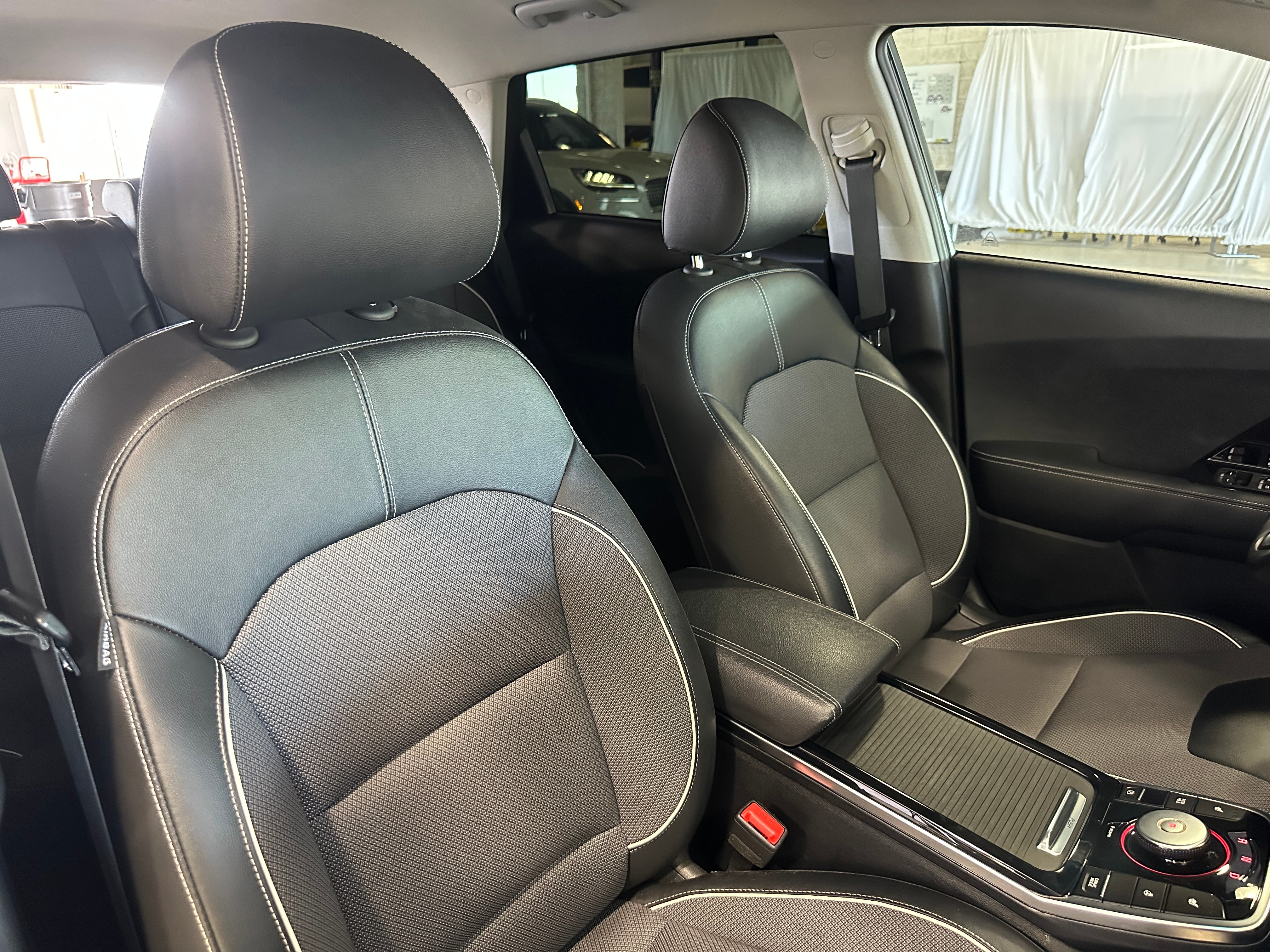 2020 Kia Niro EX 2