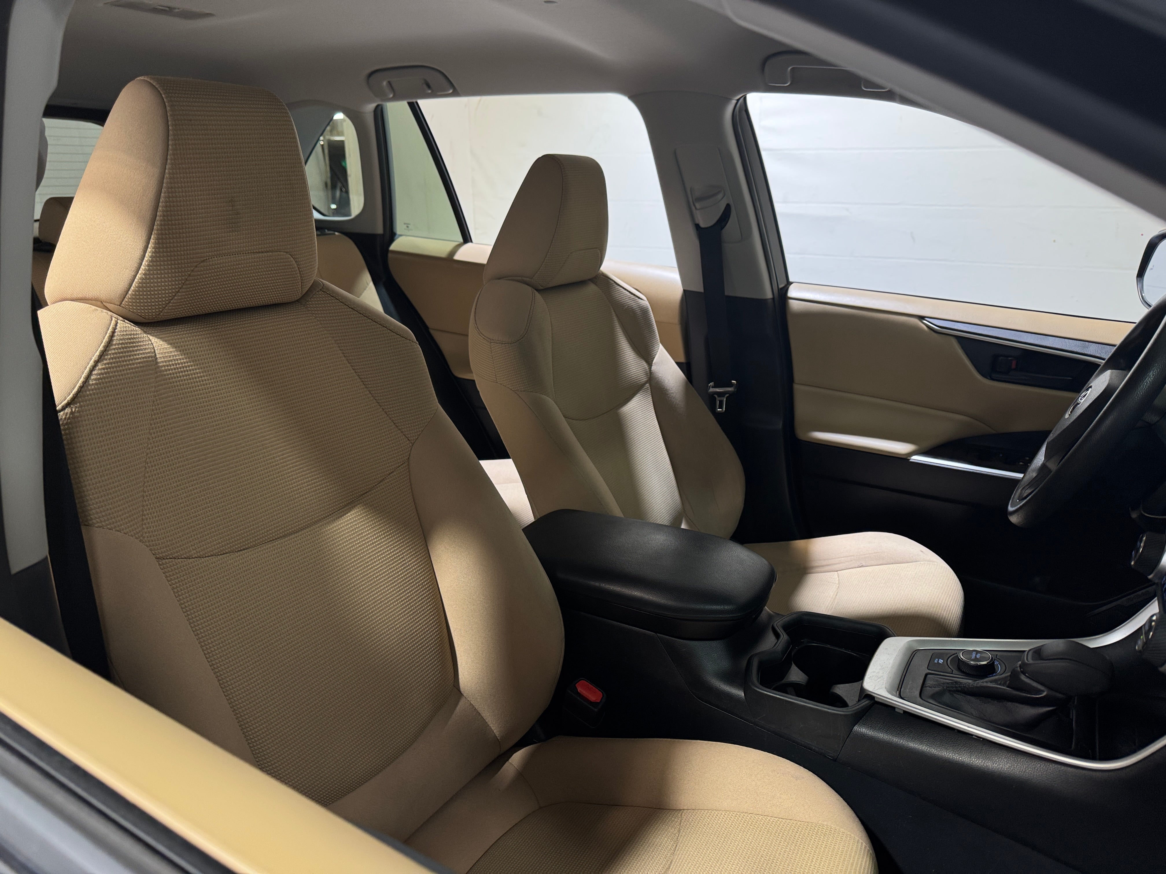 2019 Toyota RAV4 LE 2