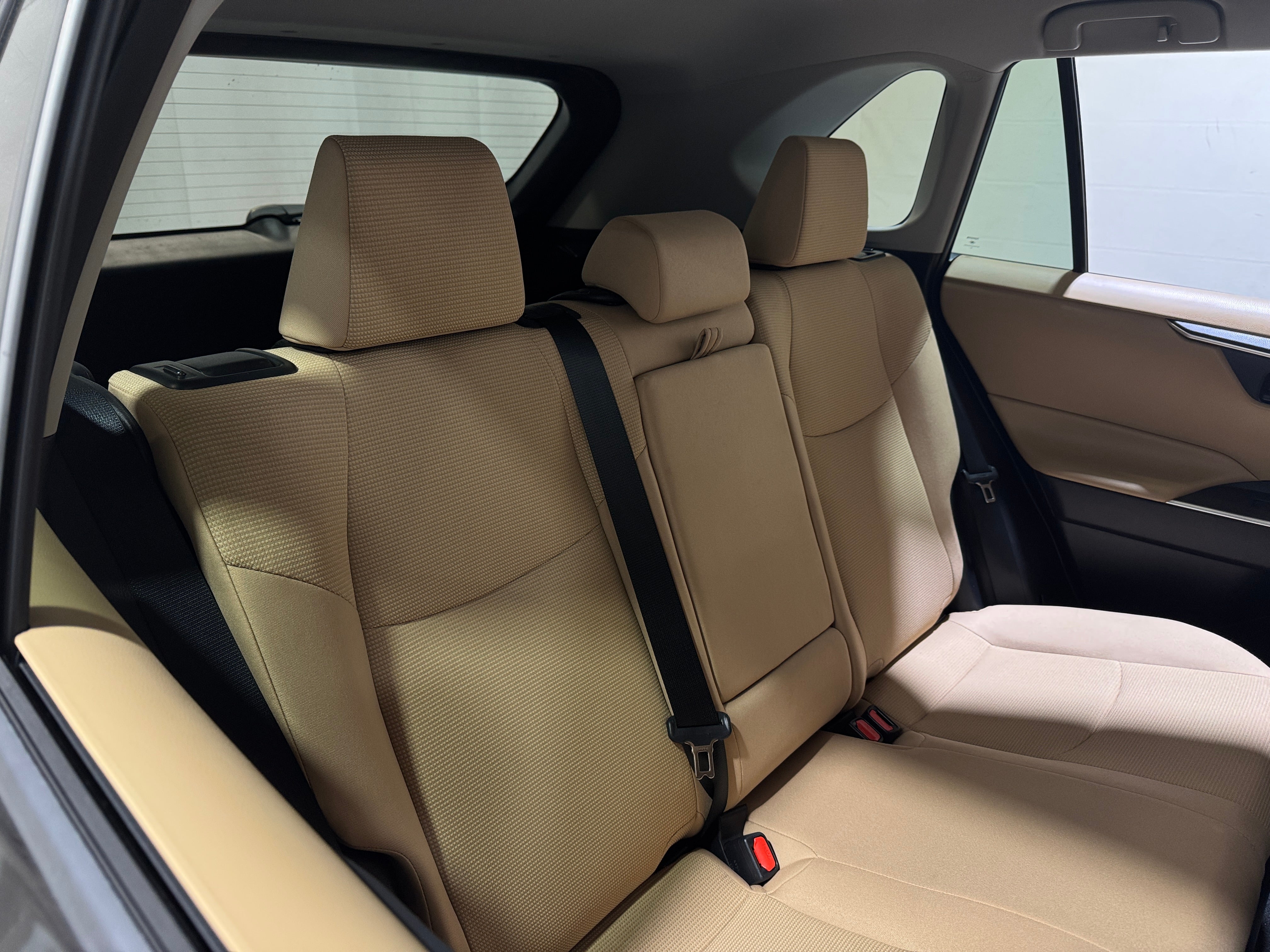 2019 Toyota RAV4 LE 6