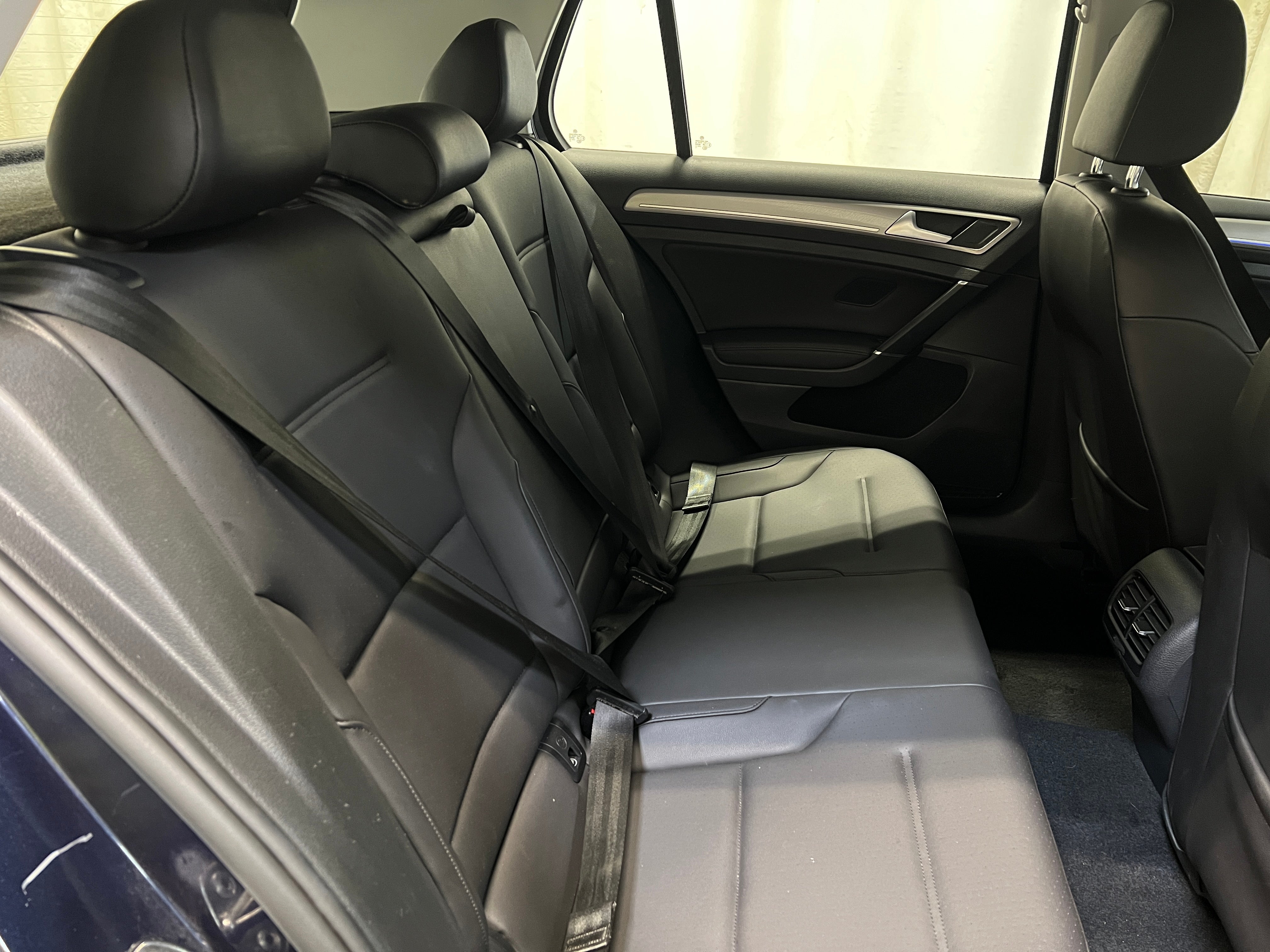 2016 Volkswagen e-Golf SEL Premium 5