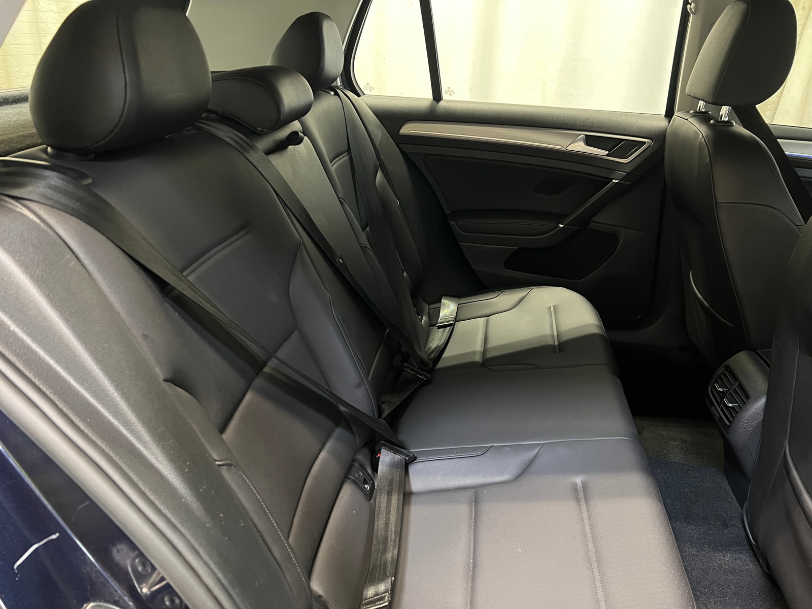 Thumbnail: 2016 Volkswagen e-Golf - 5
