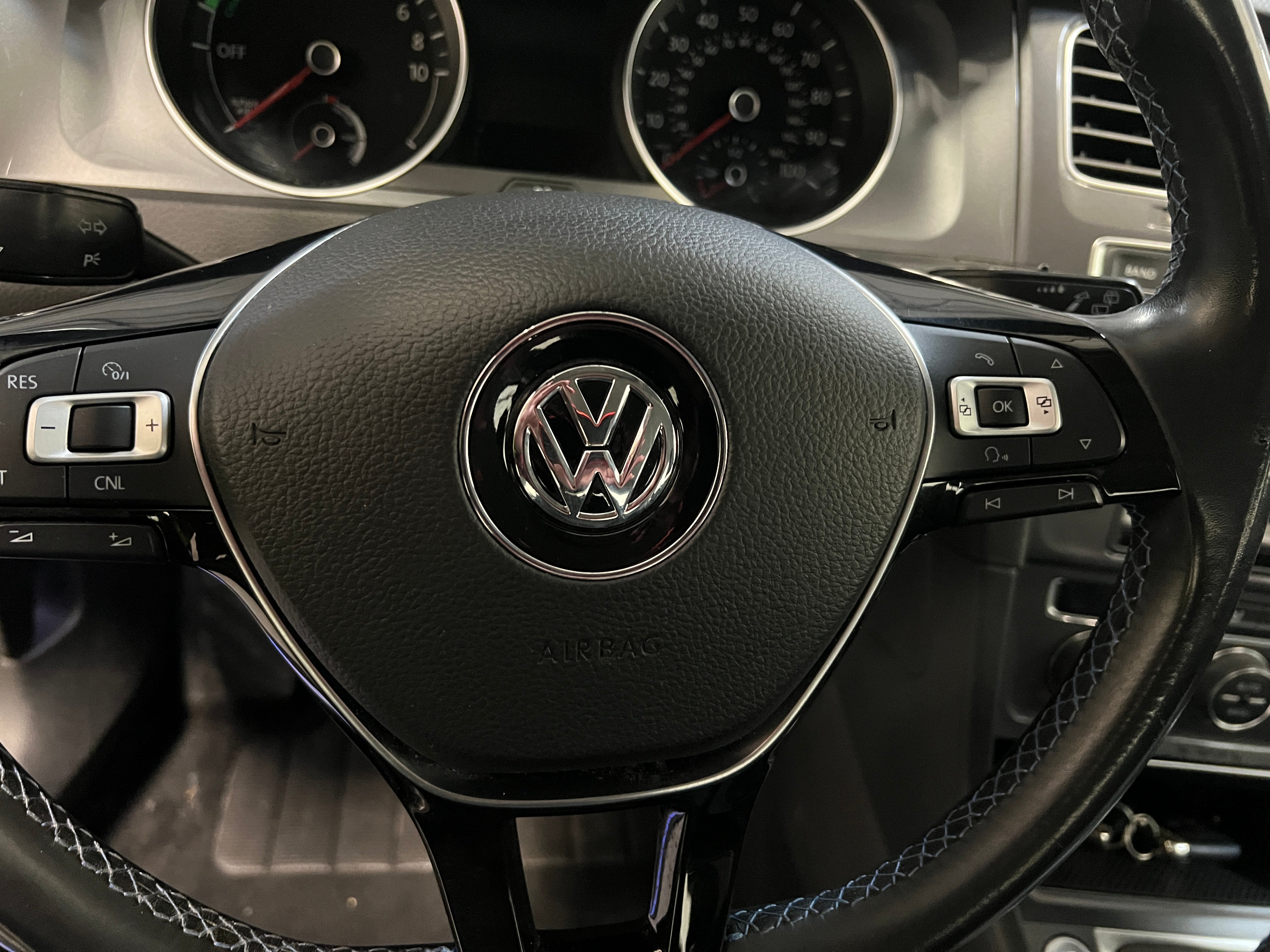 2016 Volkswagen e-Golf SEL Premium 4