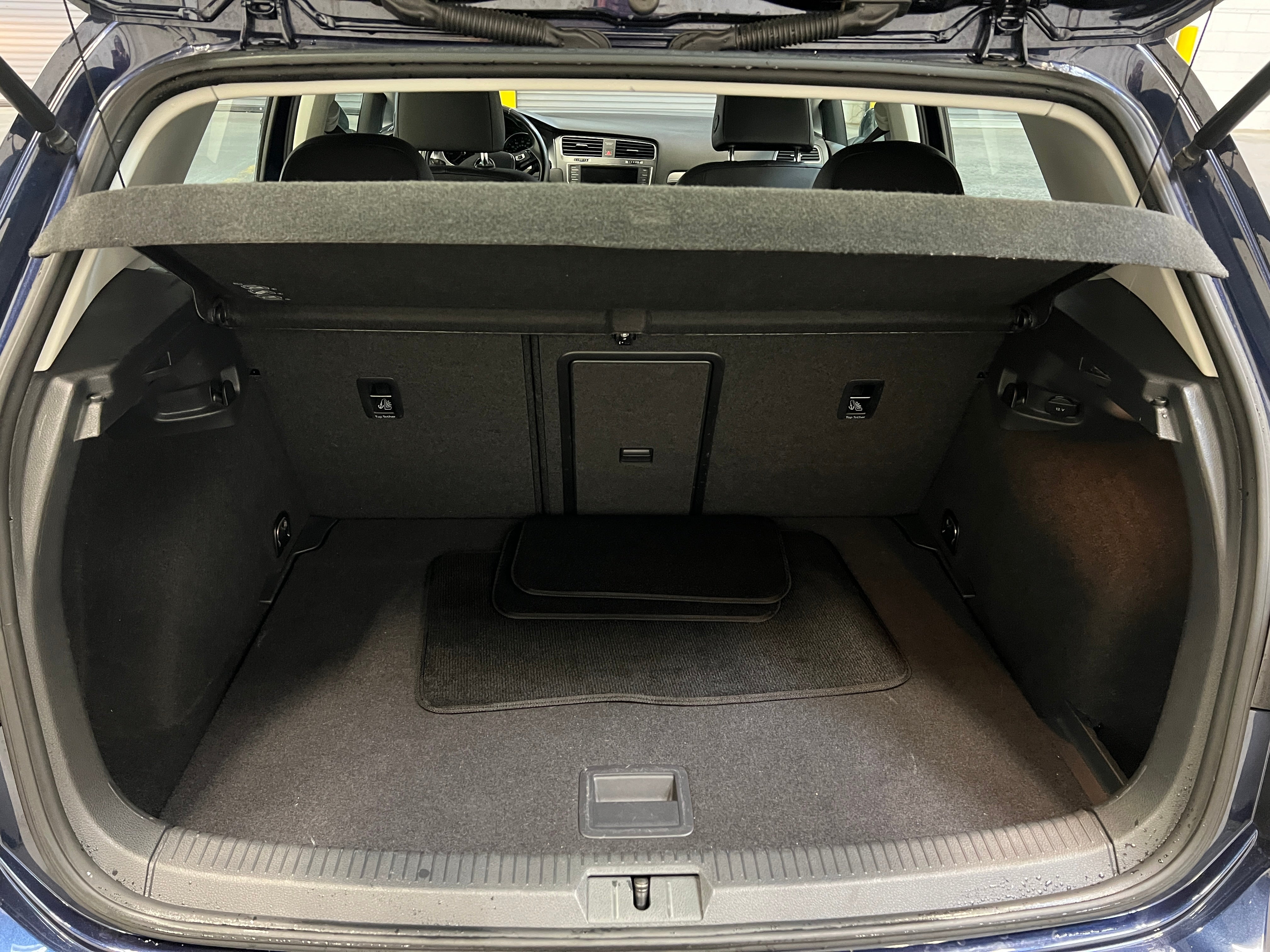2016 Volkswagen e-Golf SEL Premium 6