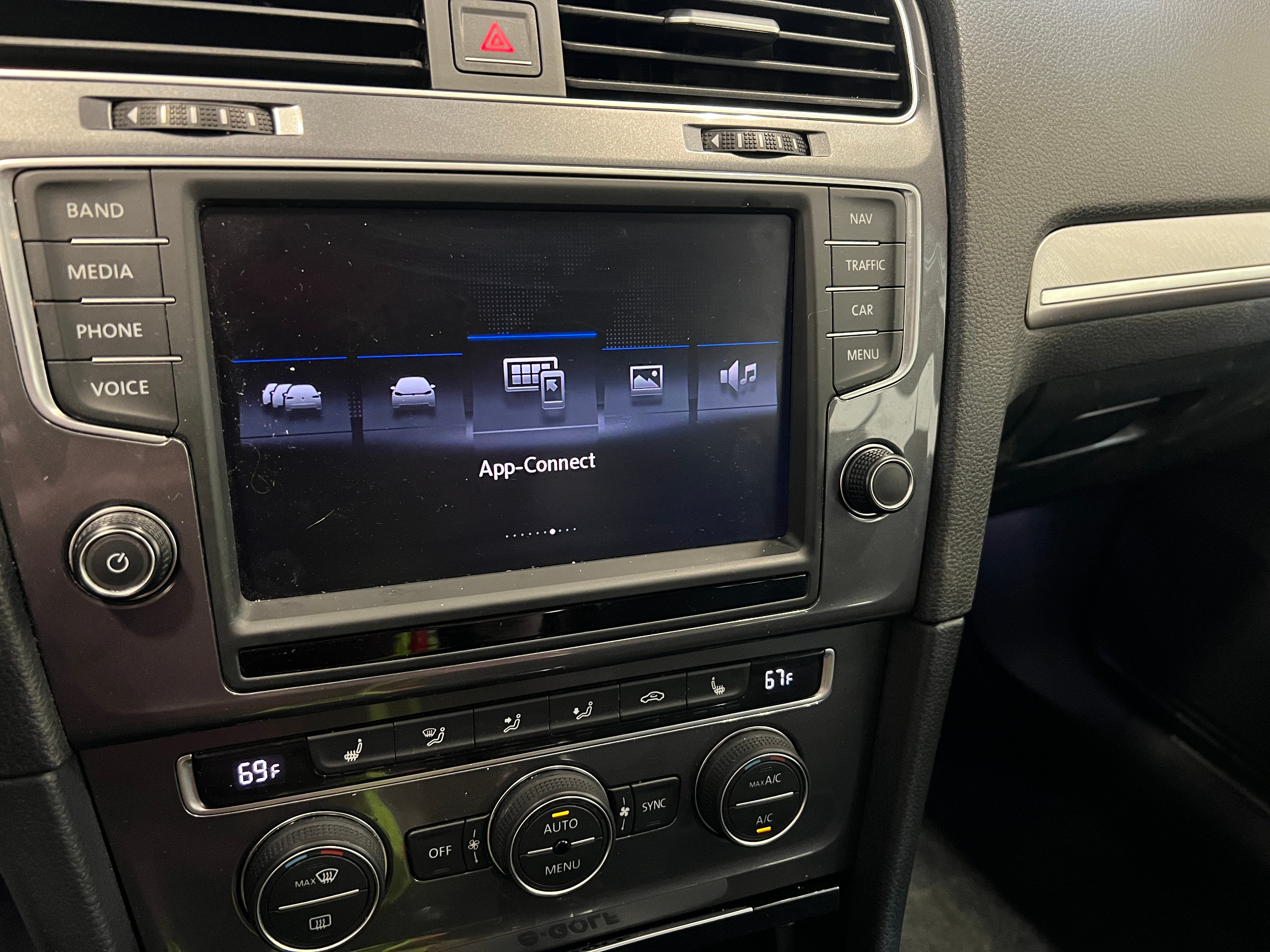 2016 Volkswagen e-Golf SEL Premium 3