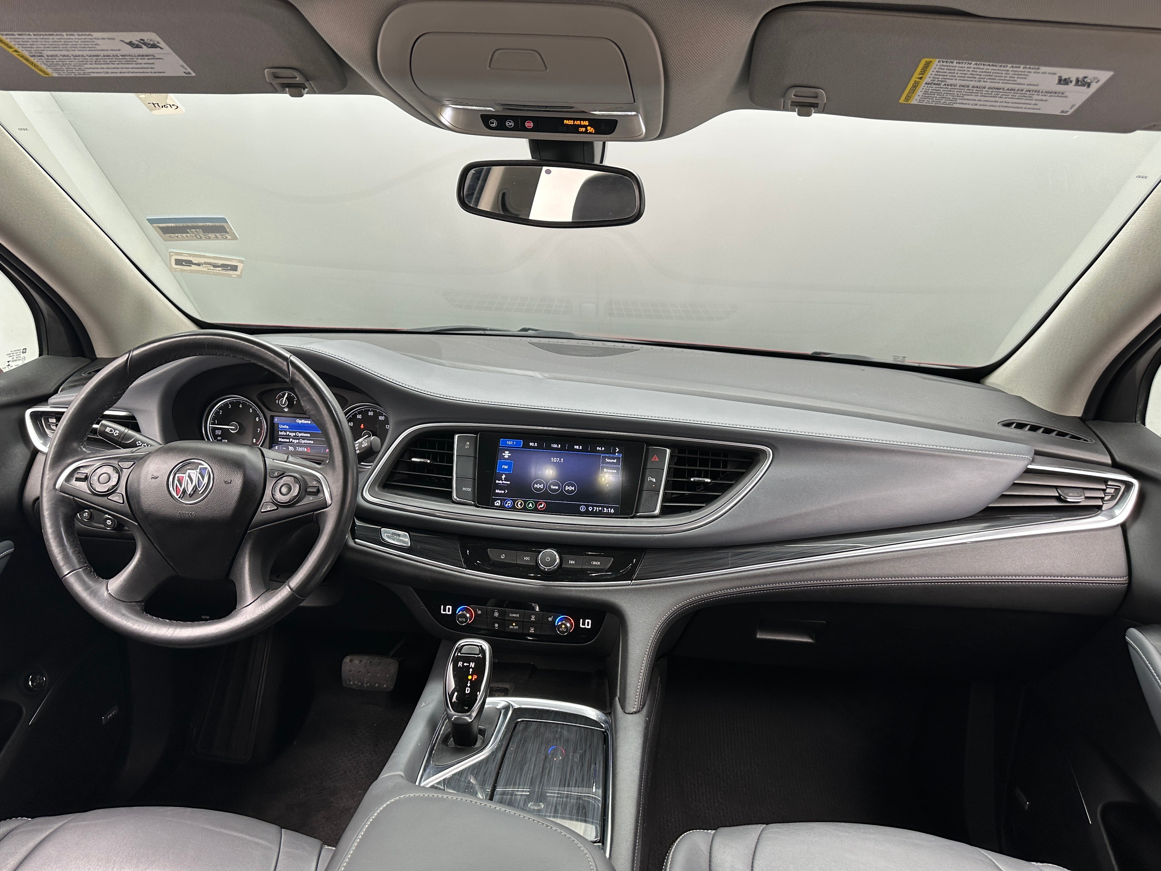 2020 Buick Enclave Essence 2