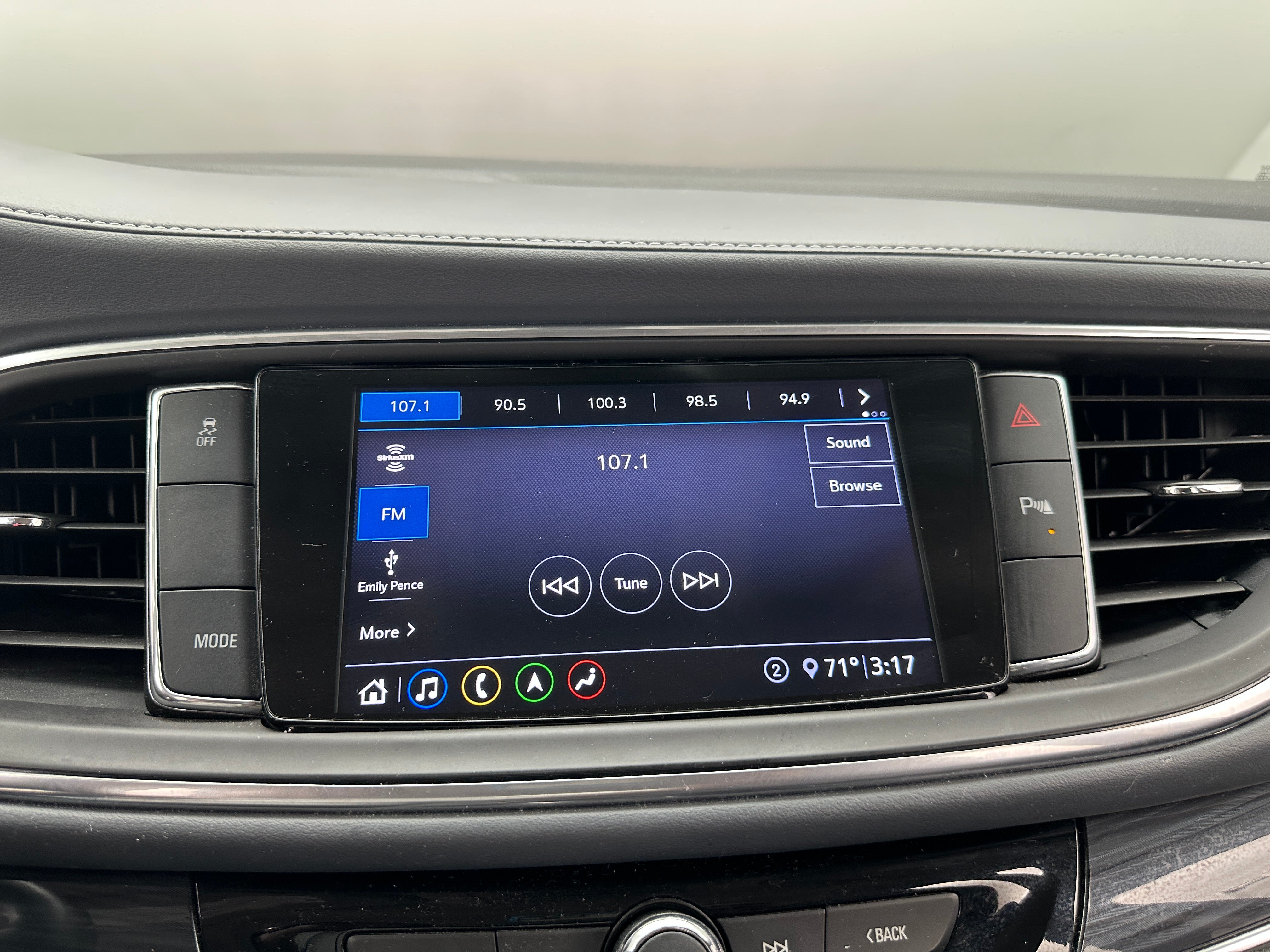 2020 Buick Enclave Essence 3