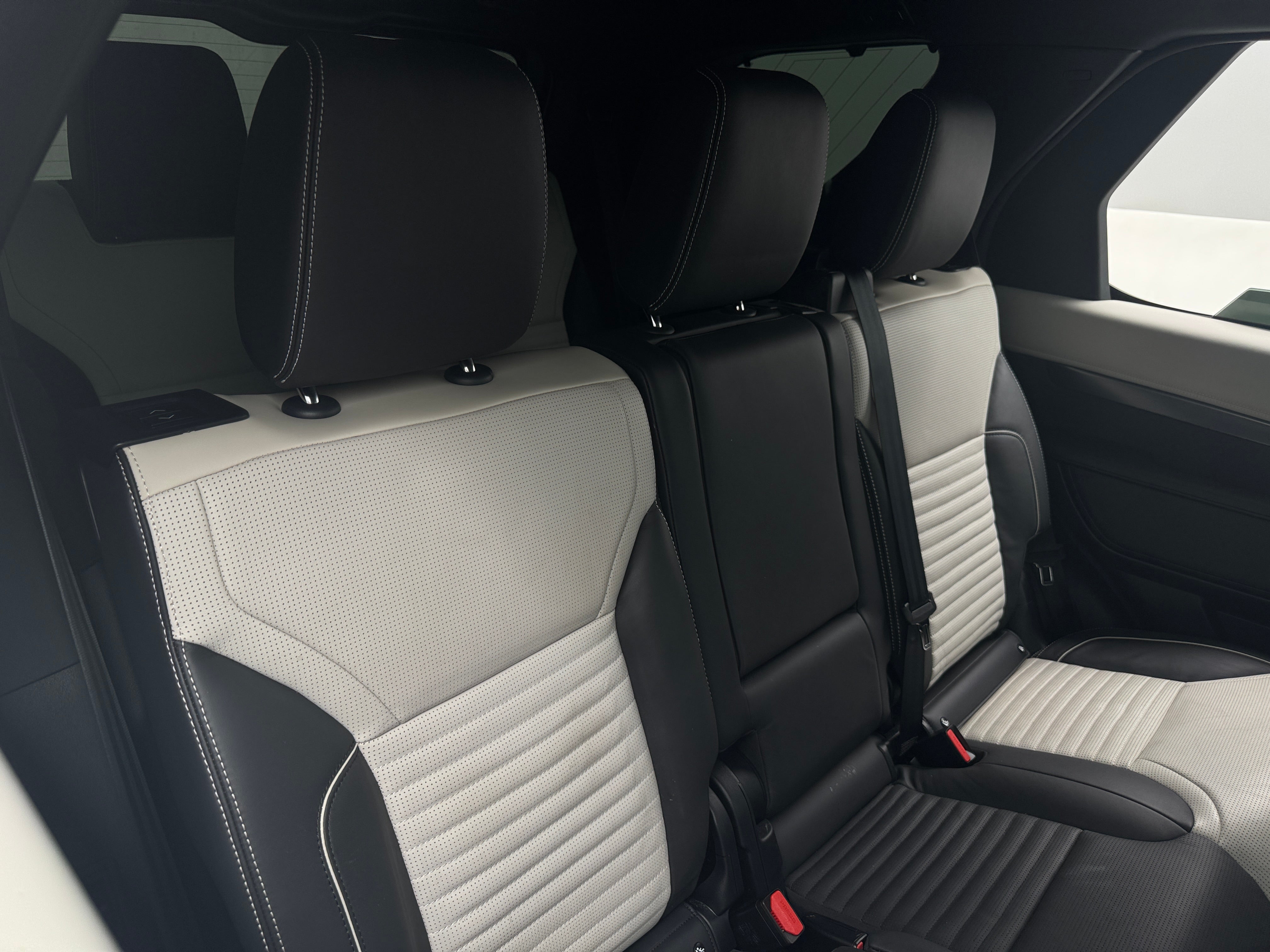 2024 Land Rover Discovery Metropolitan Edition 5