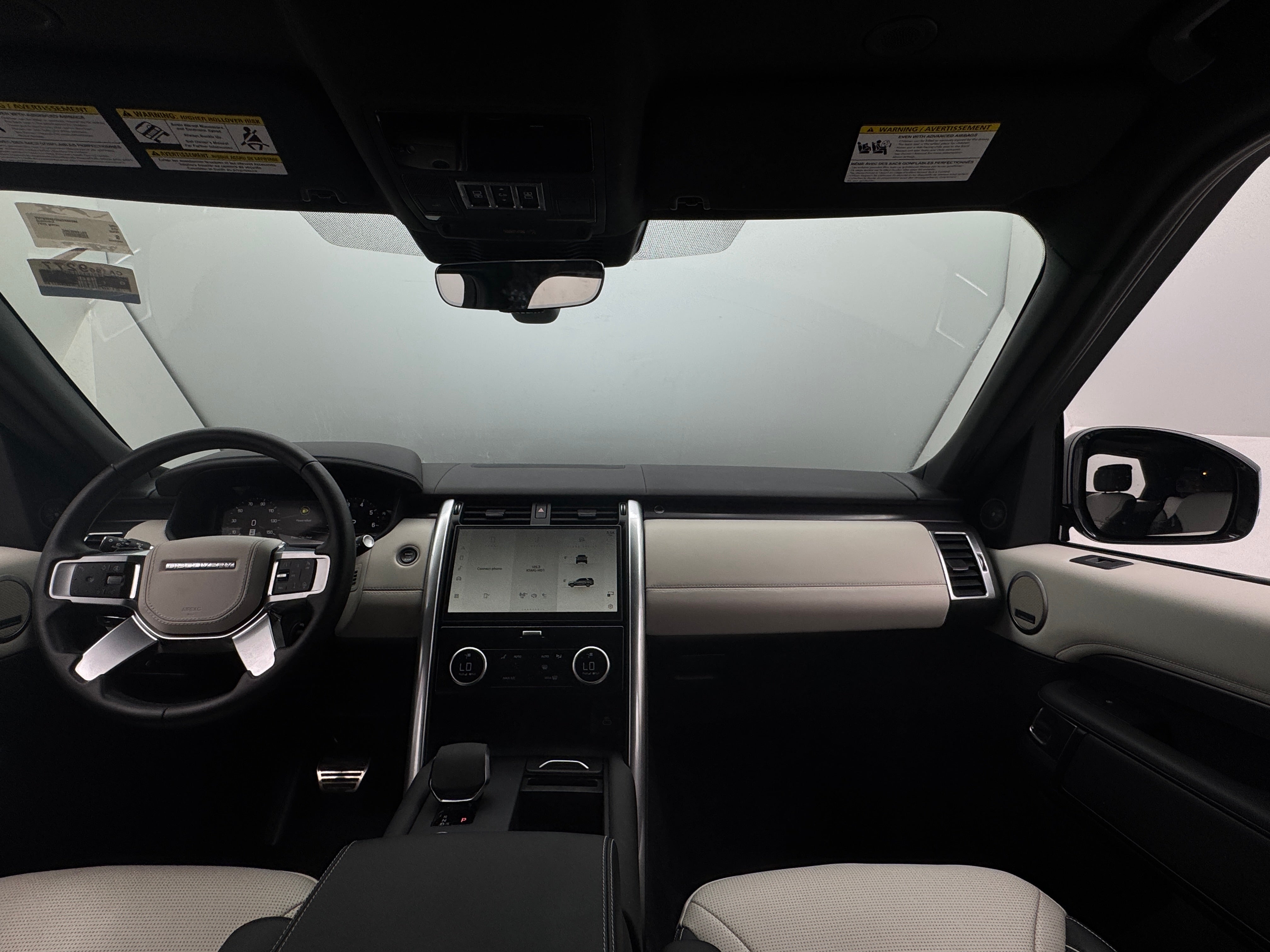 2024 Land Rover Discovery Metropolitan Edition 2