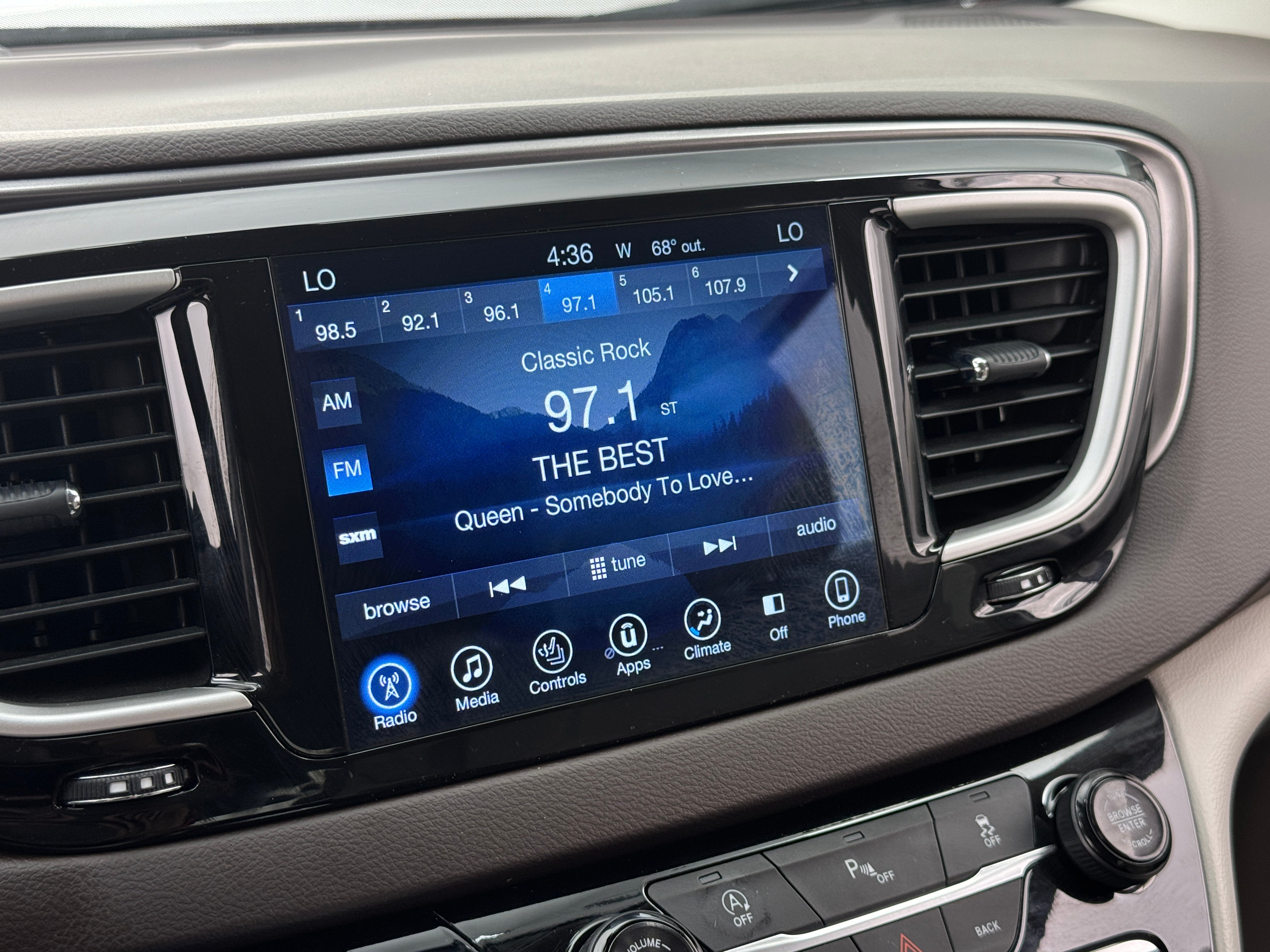 2017 Chrysler Pacifica Touring L 3