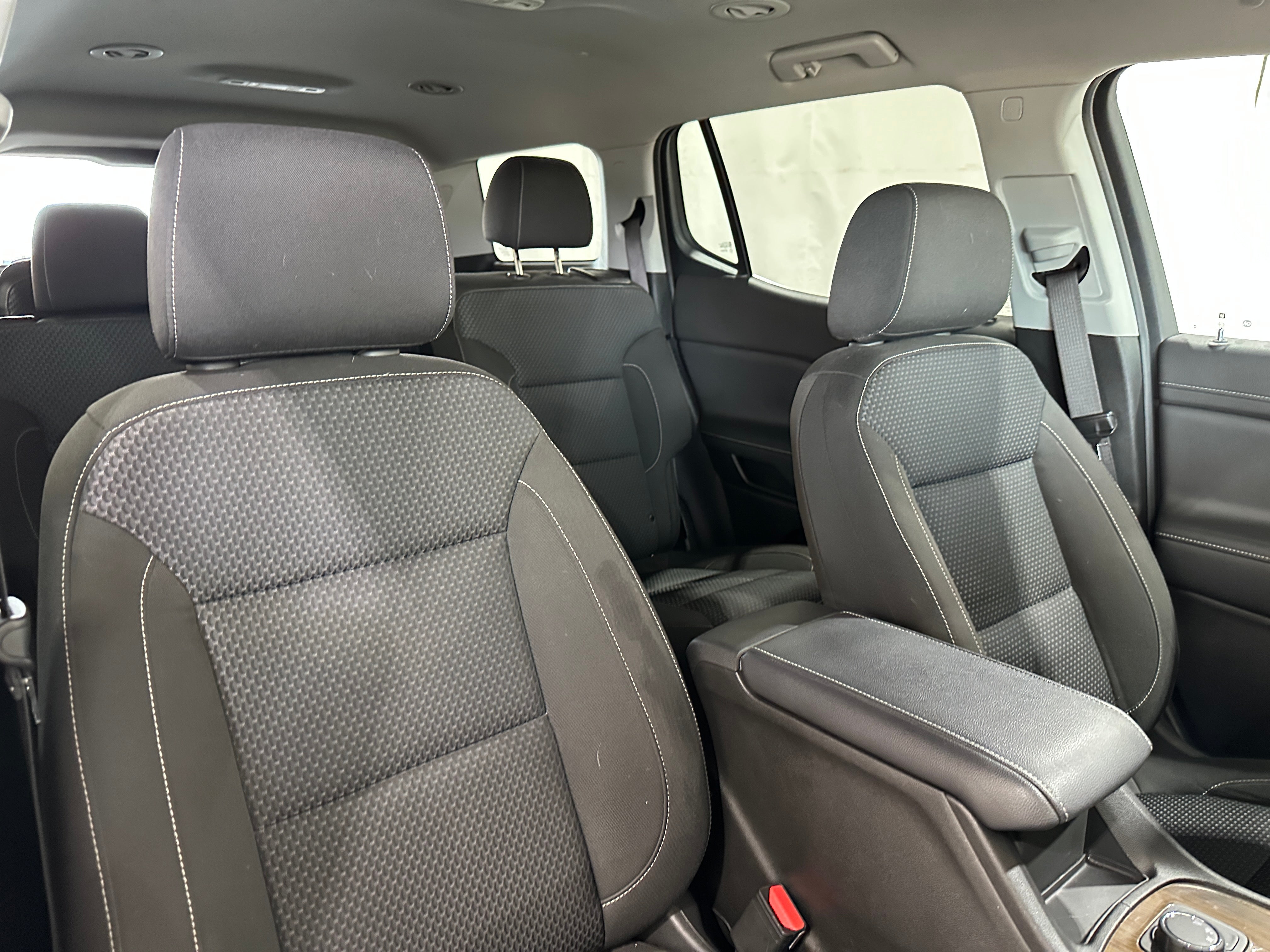 2023 GMC Acadia SLE 2