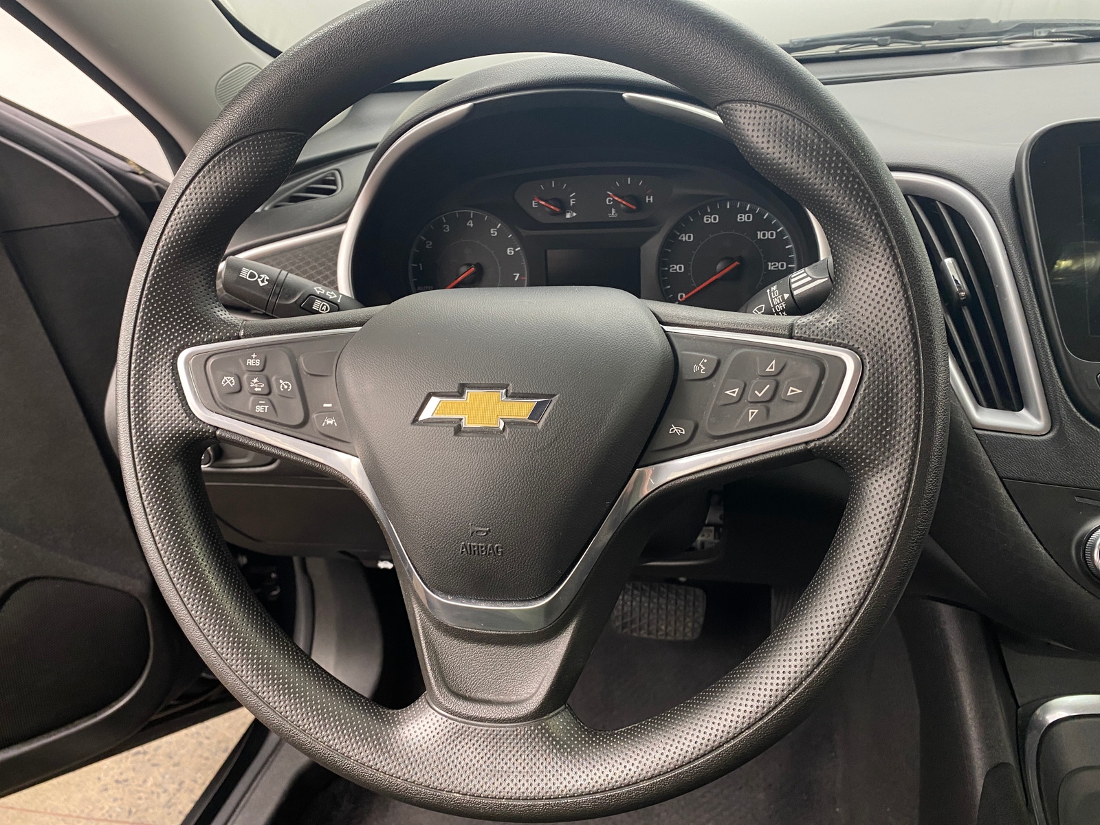 Thumbnail: 2023 Chevrolet Malibu - 5