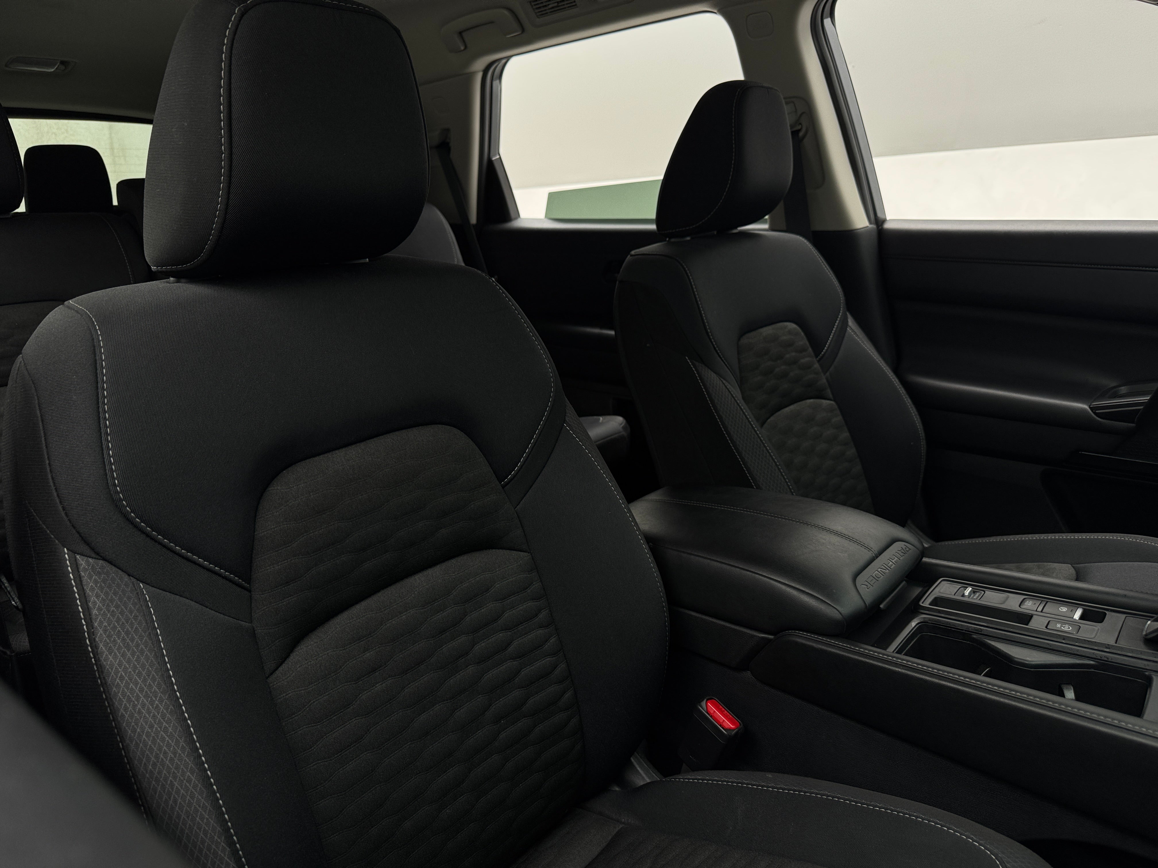2024 Nissan Pathfinder S 2