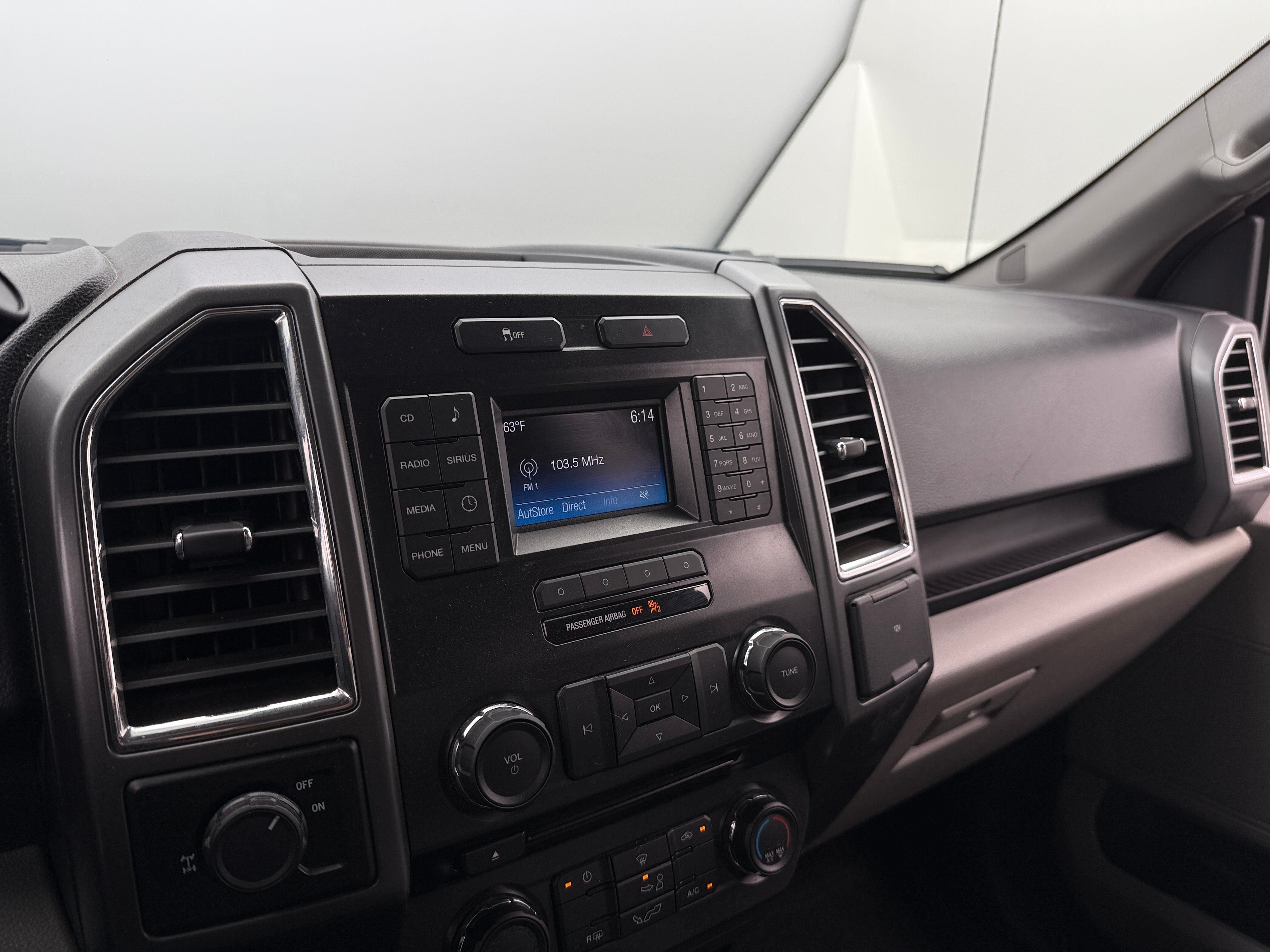 2015 Ford Econoline E-150 4