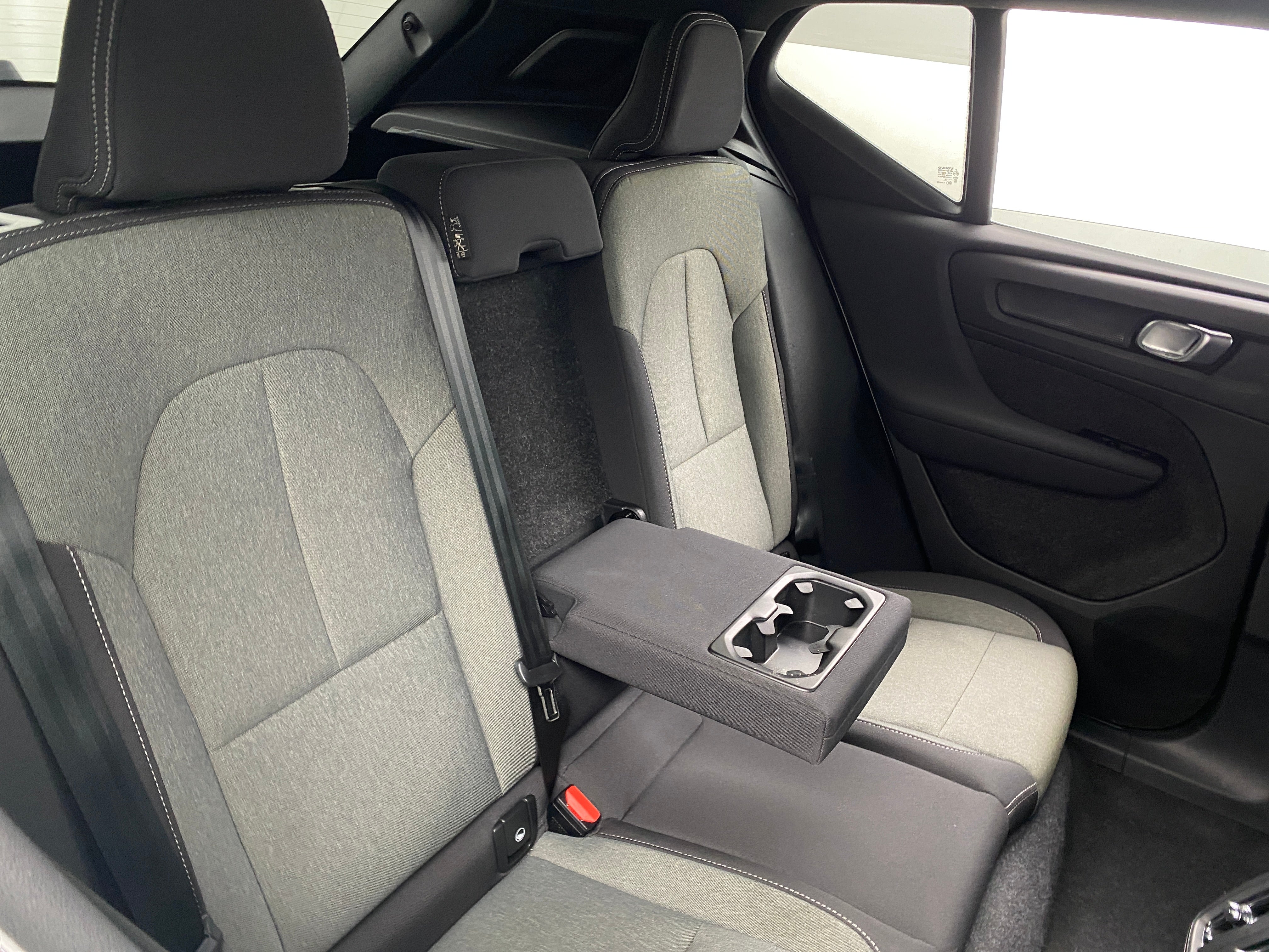 2024 Volvo XC40 B5 Core 6