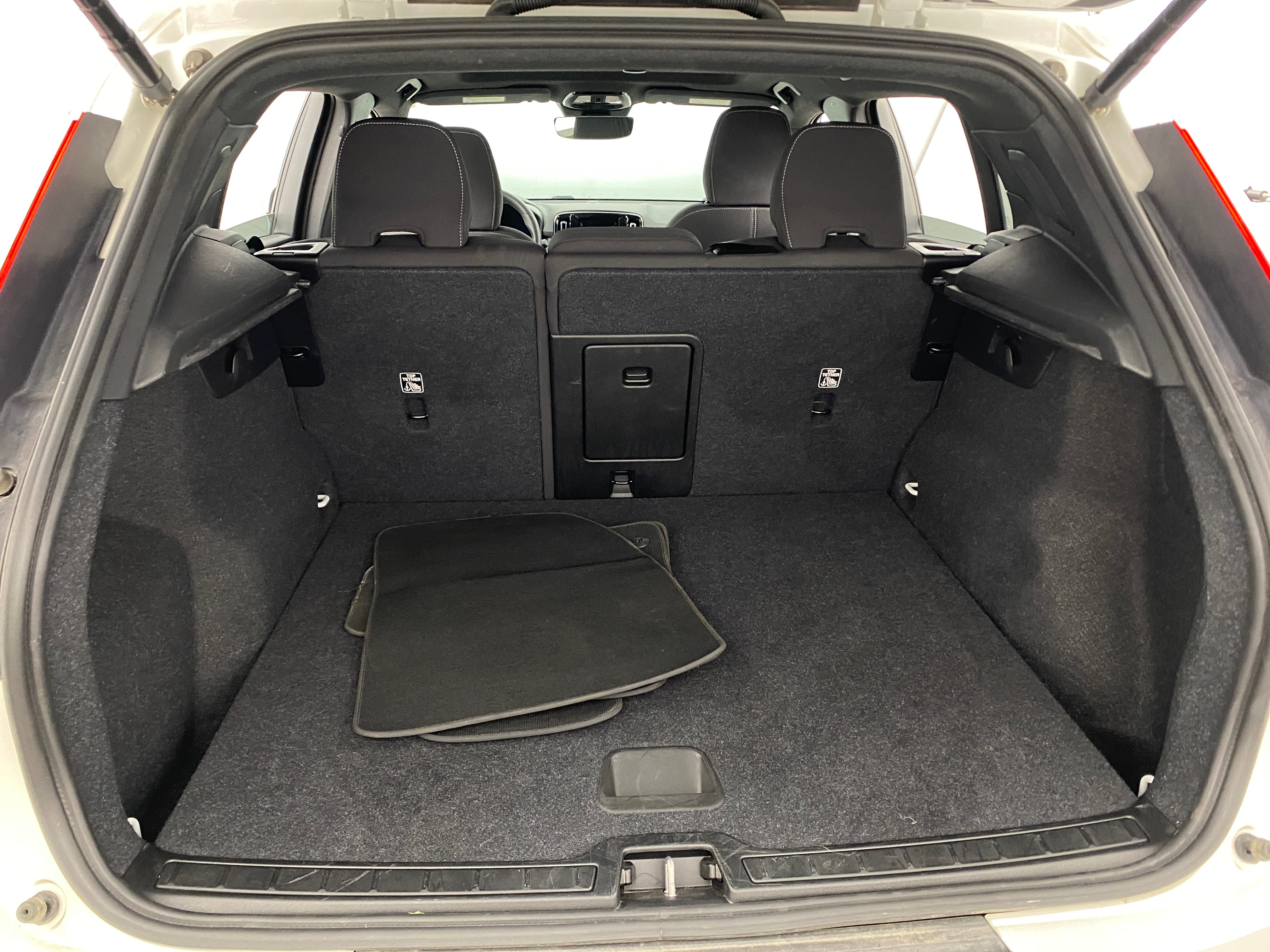 2024 Volvo XC40 B5 Core 7