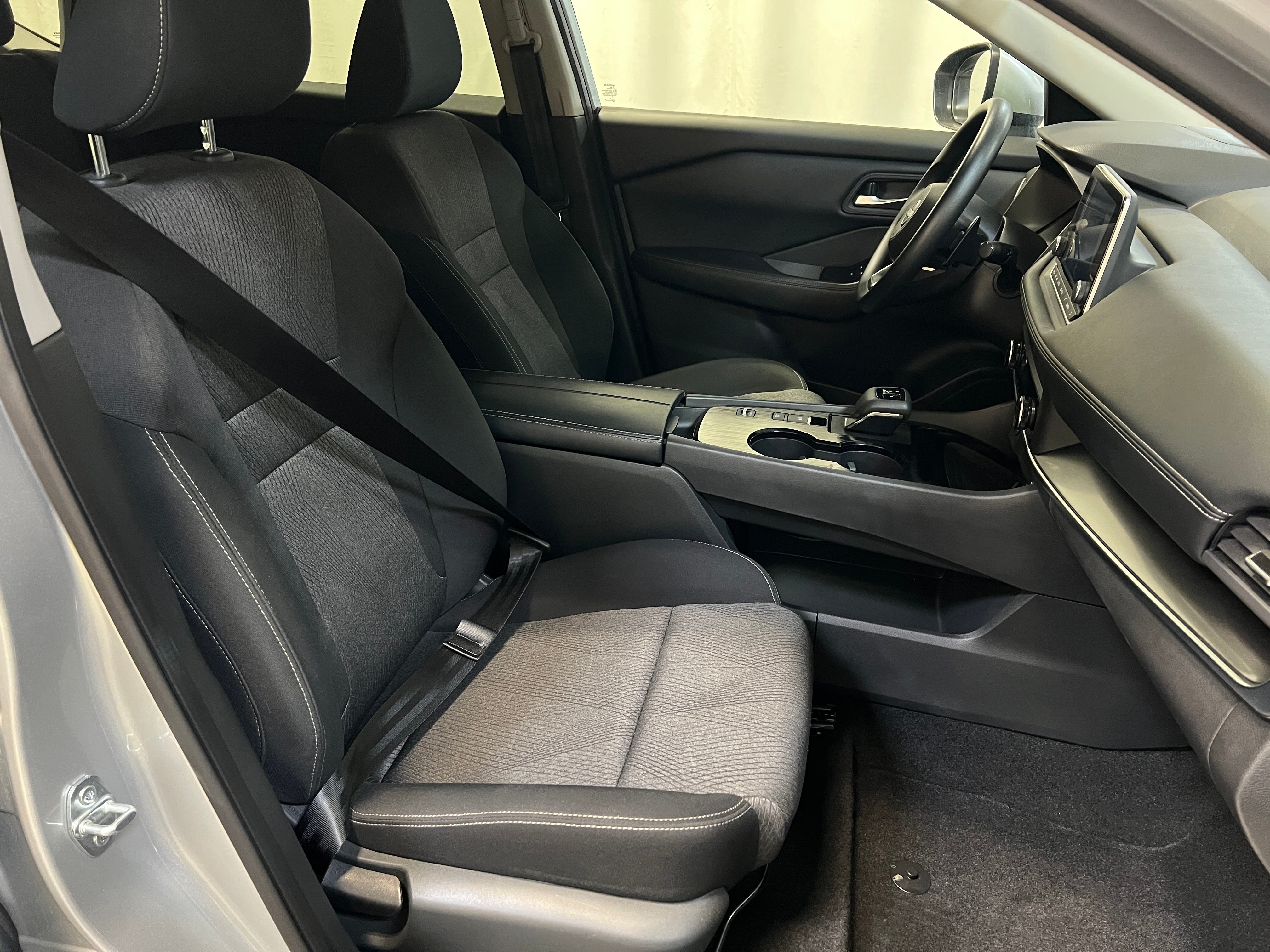 2024 Nissan Rogue SV 2
