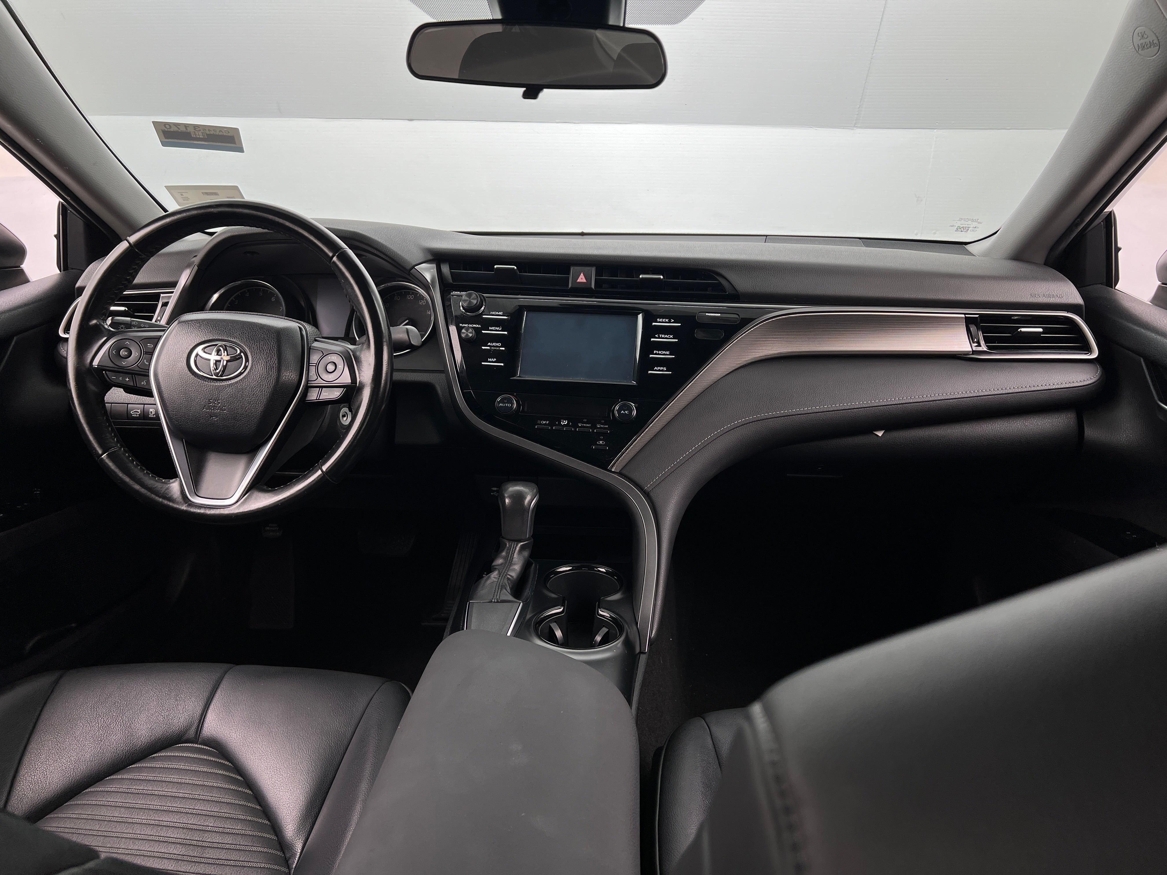 2019 Toyota Camry SE 3