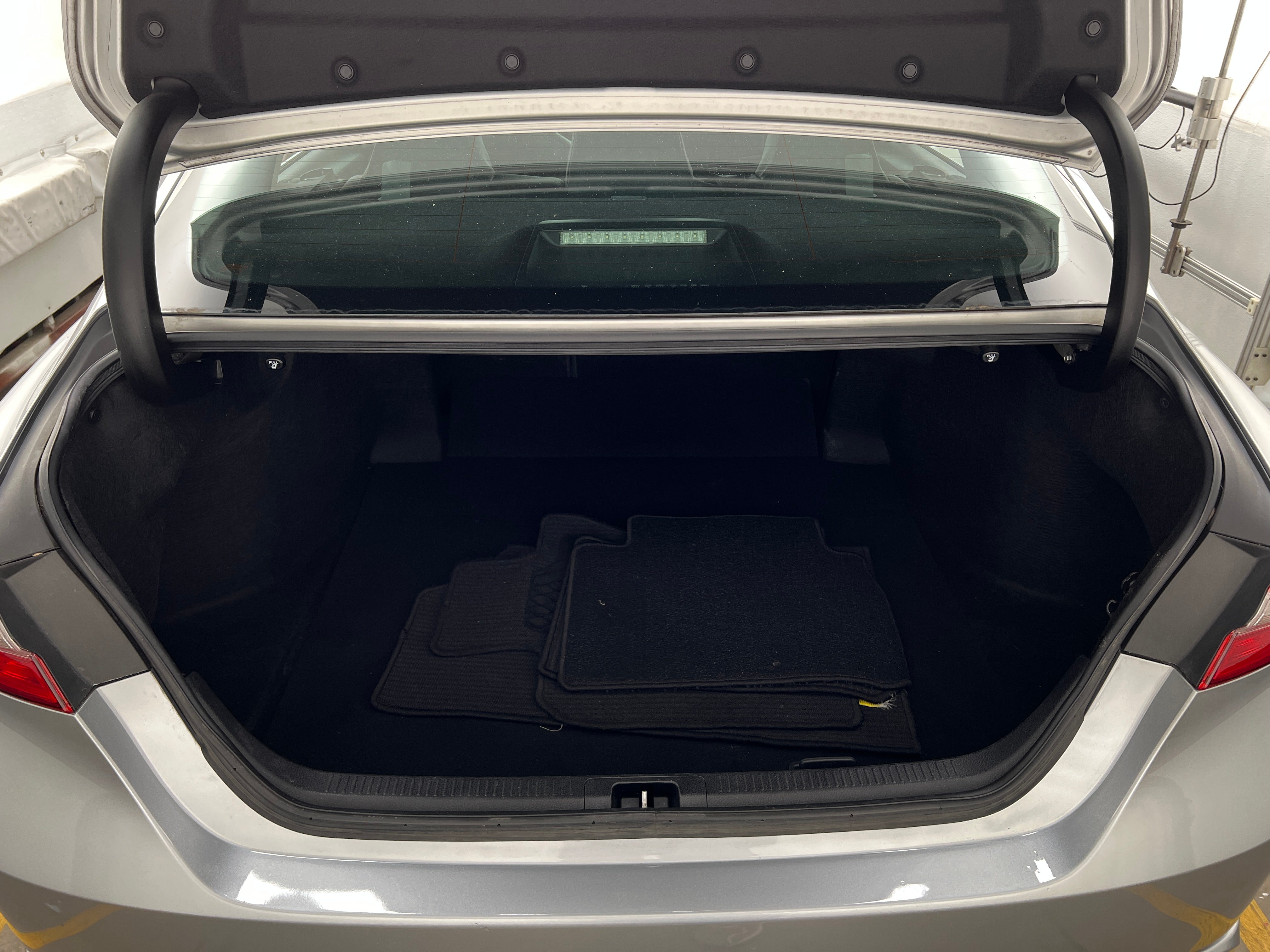 2019 Toyota Camry SE 7