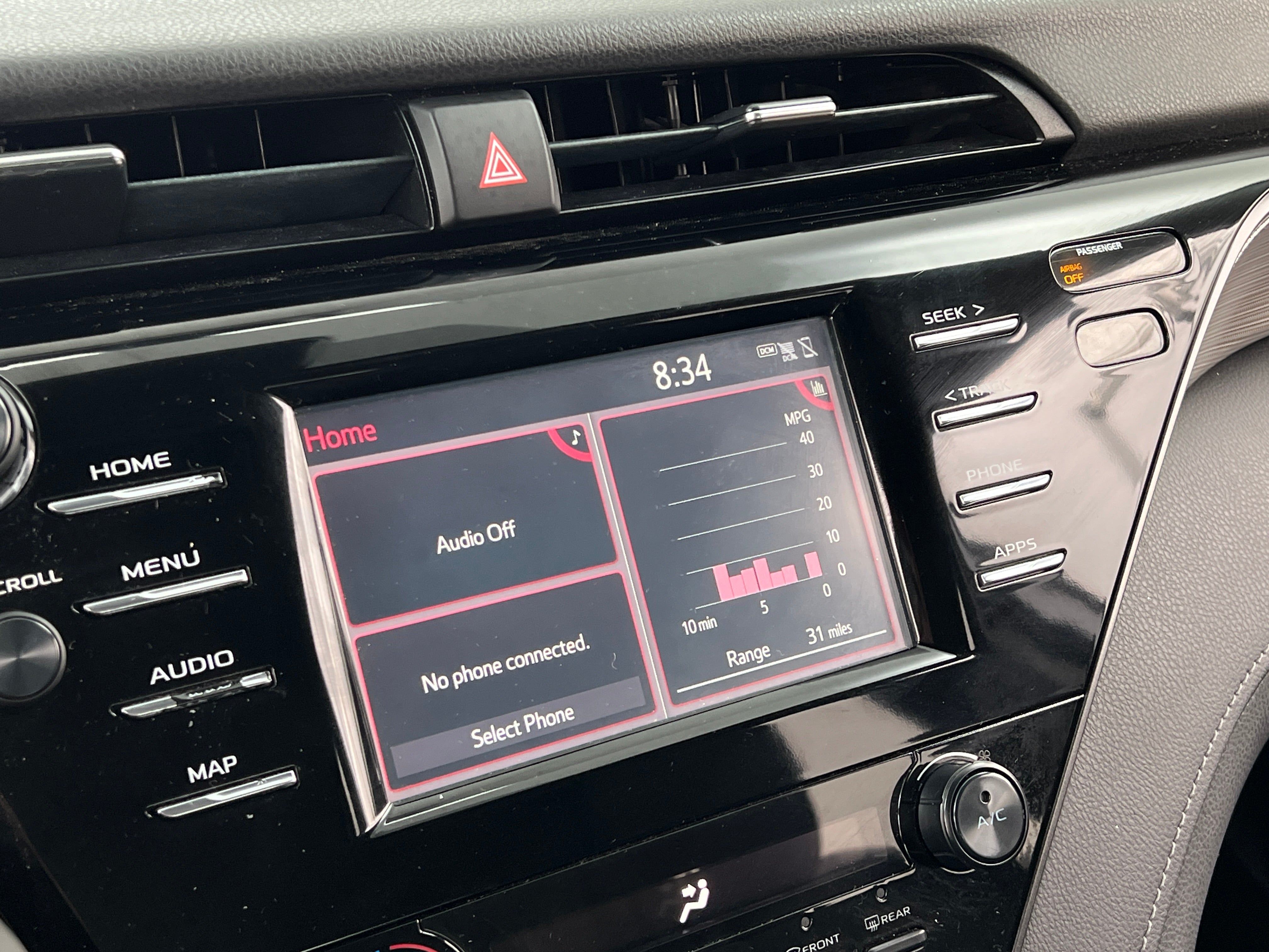 2019 Toyota Camry SE 4