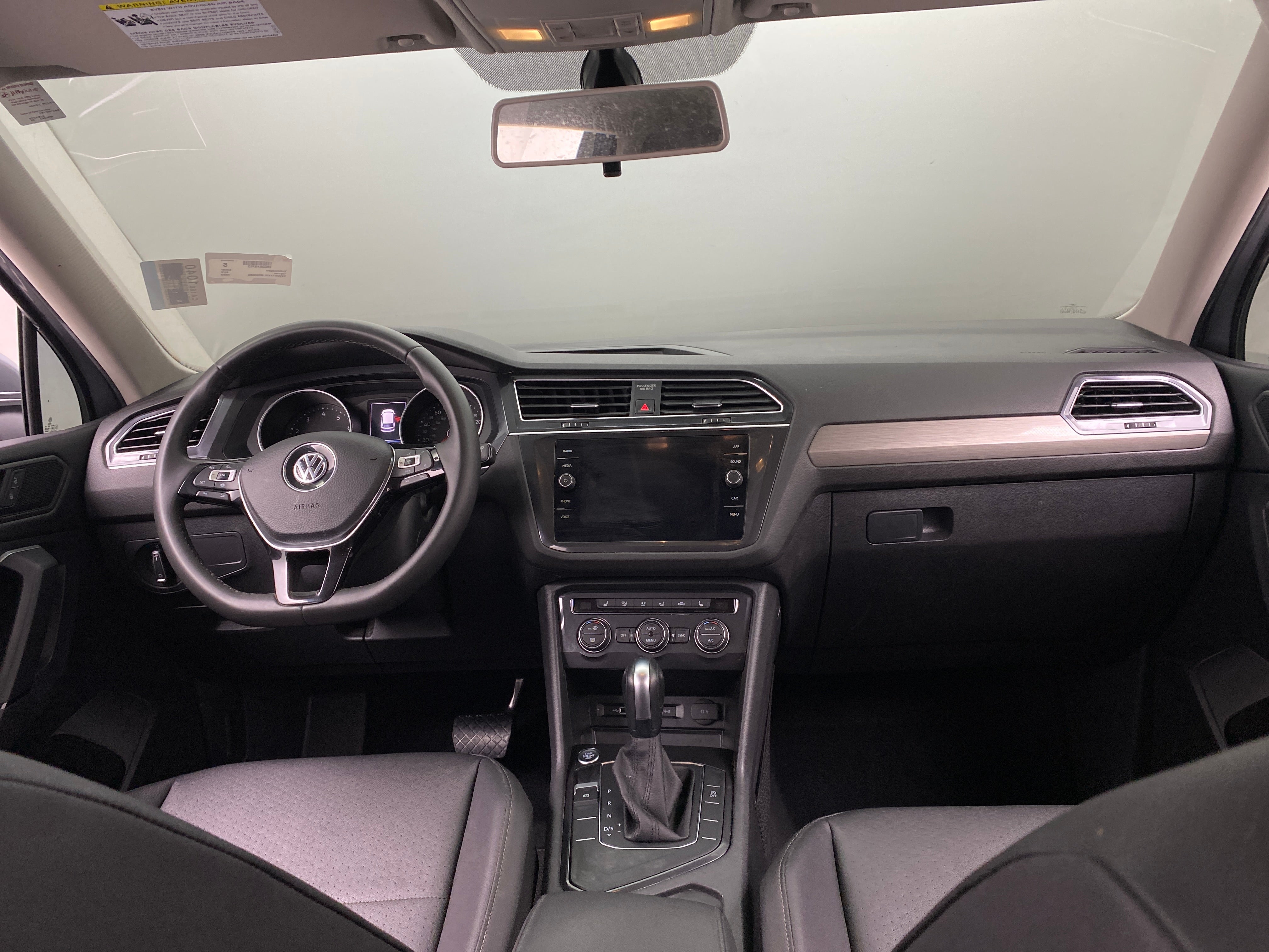 2020 Volkswagen Tiguan SE 2