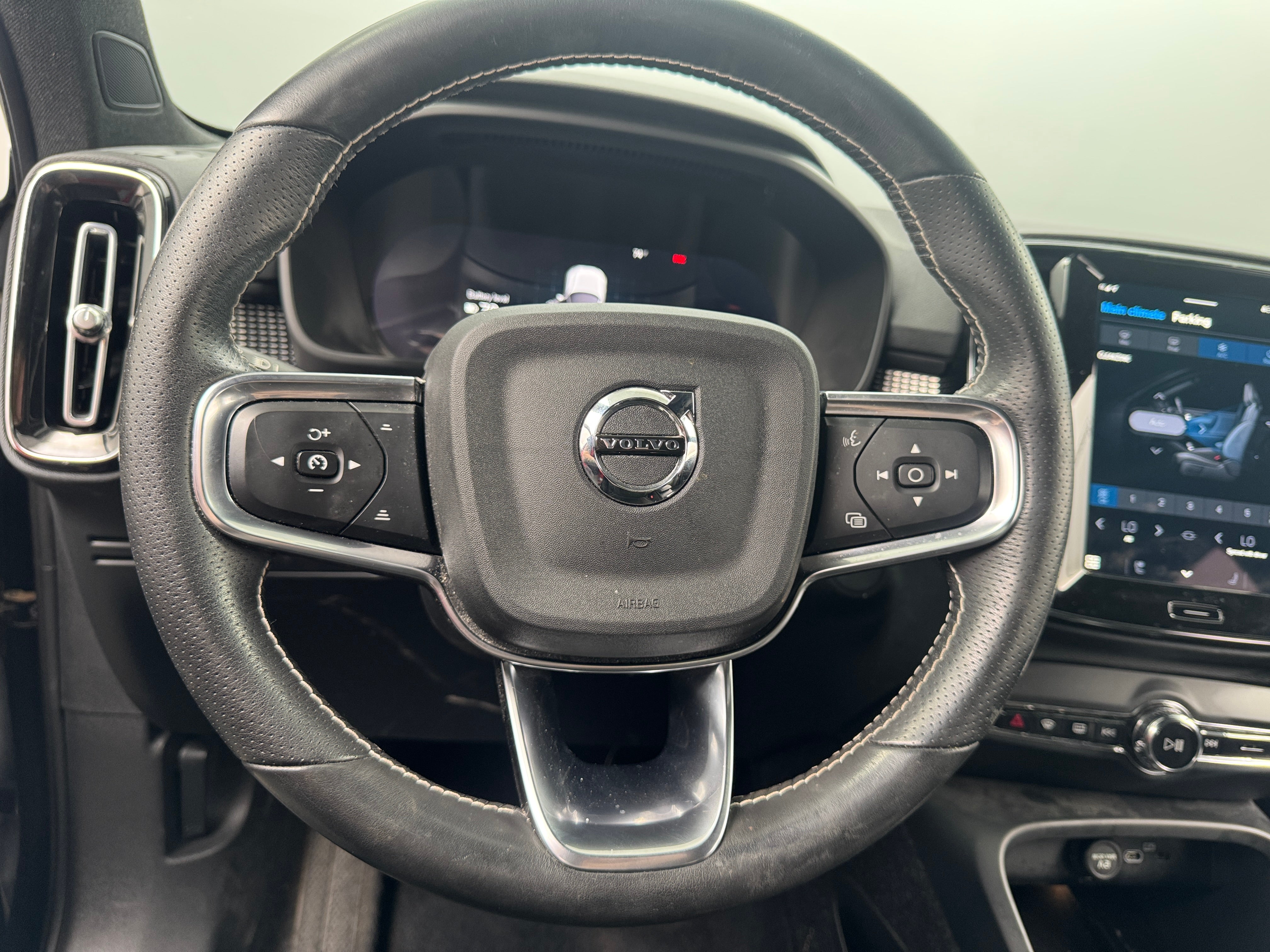 2021 Volvo XC40 Recharge Core 5