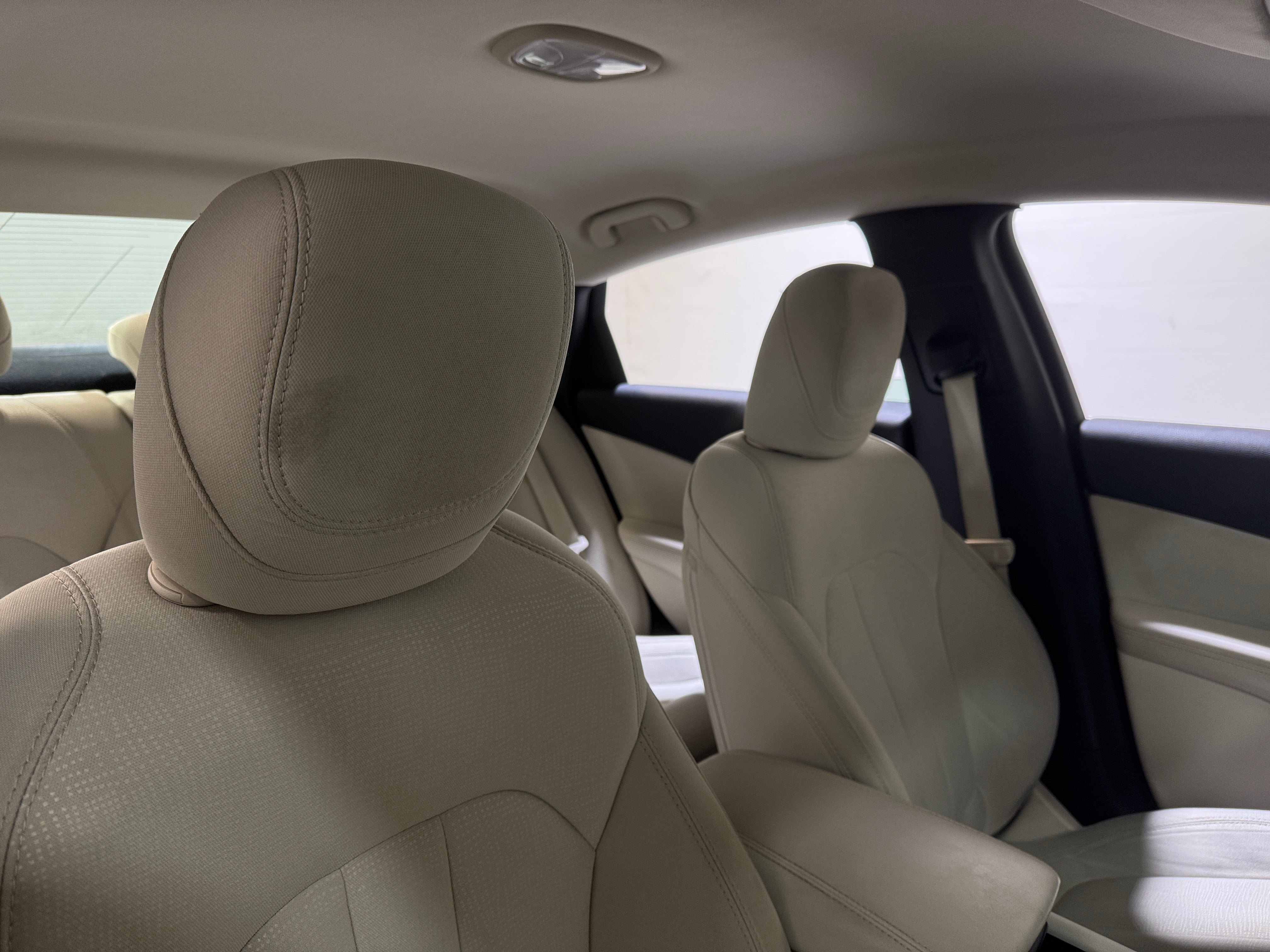 2016 Chrysler 200 LX 2