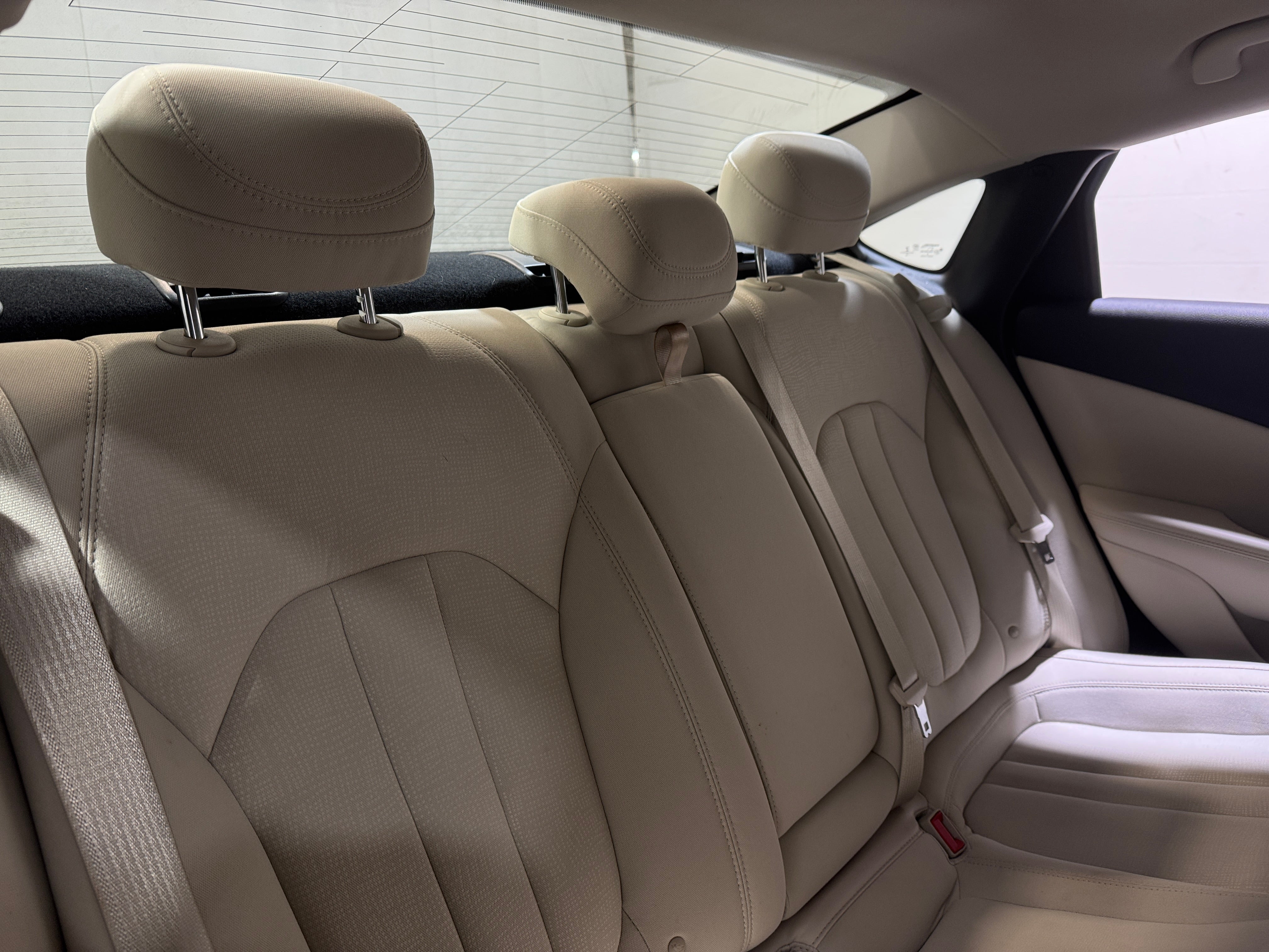 2016 Chrysler 200 LX 6