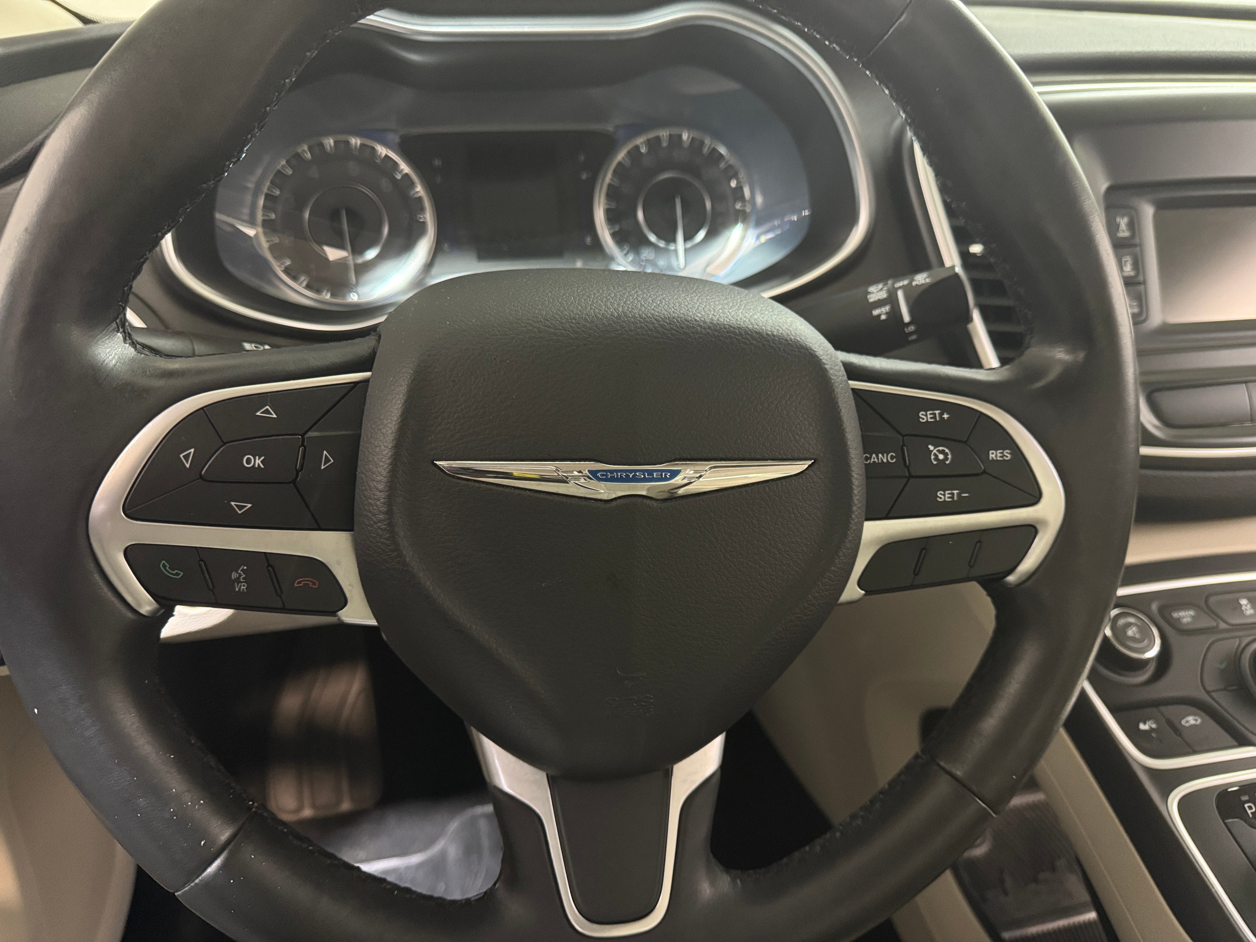 2016 Chrysler 200 LX 5
