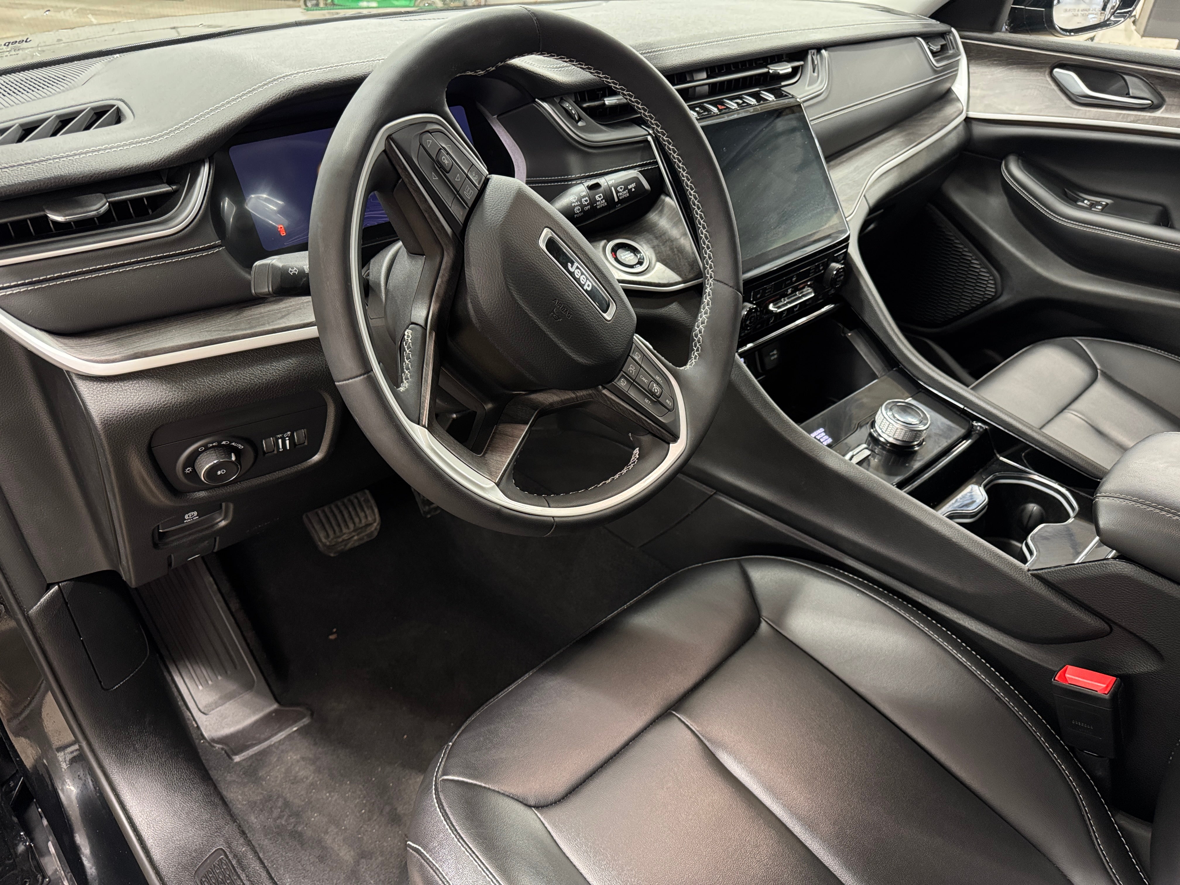 2023 Jeep Grand Cherokee Limited Edition 2