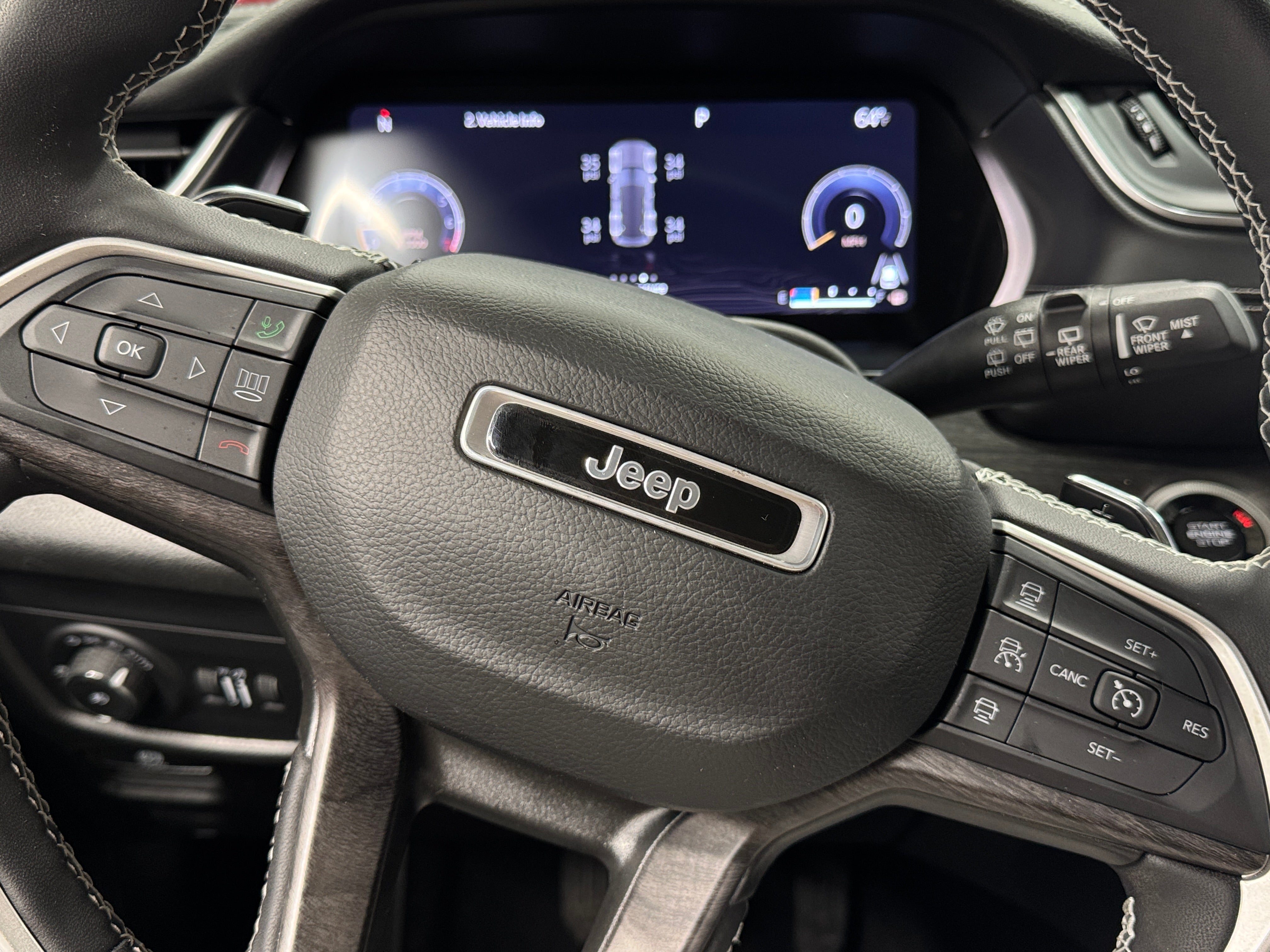 2023 Jeep Grand Cherokee Limited Edition 4