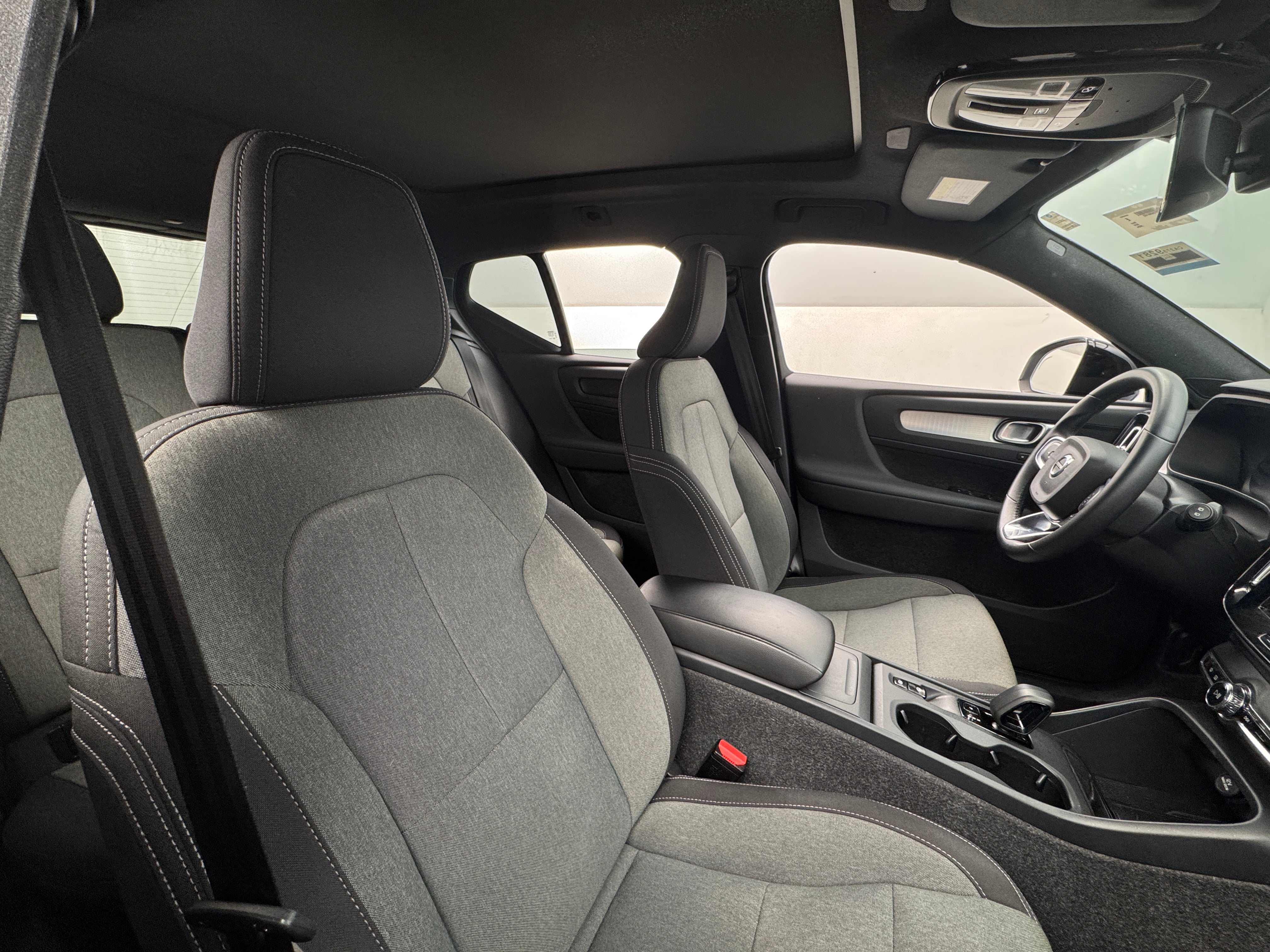 2024 Volvo XC40 B5 Core 2