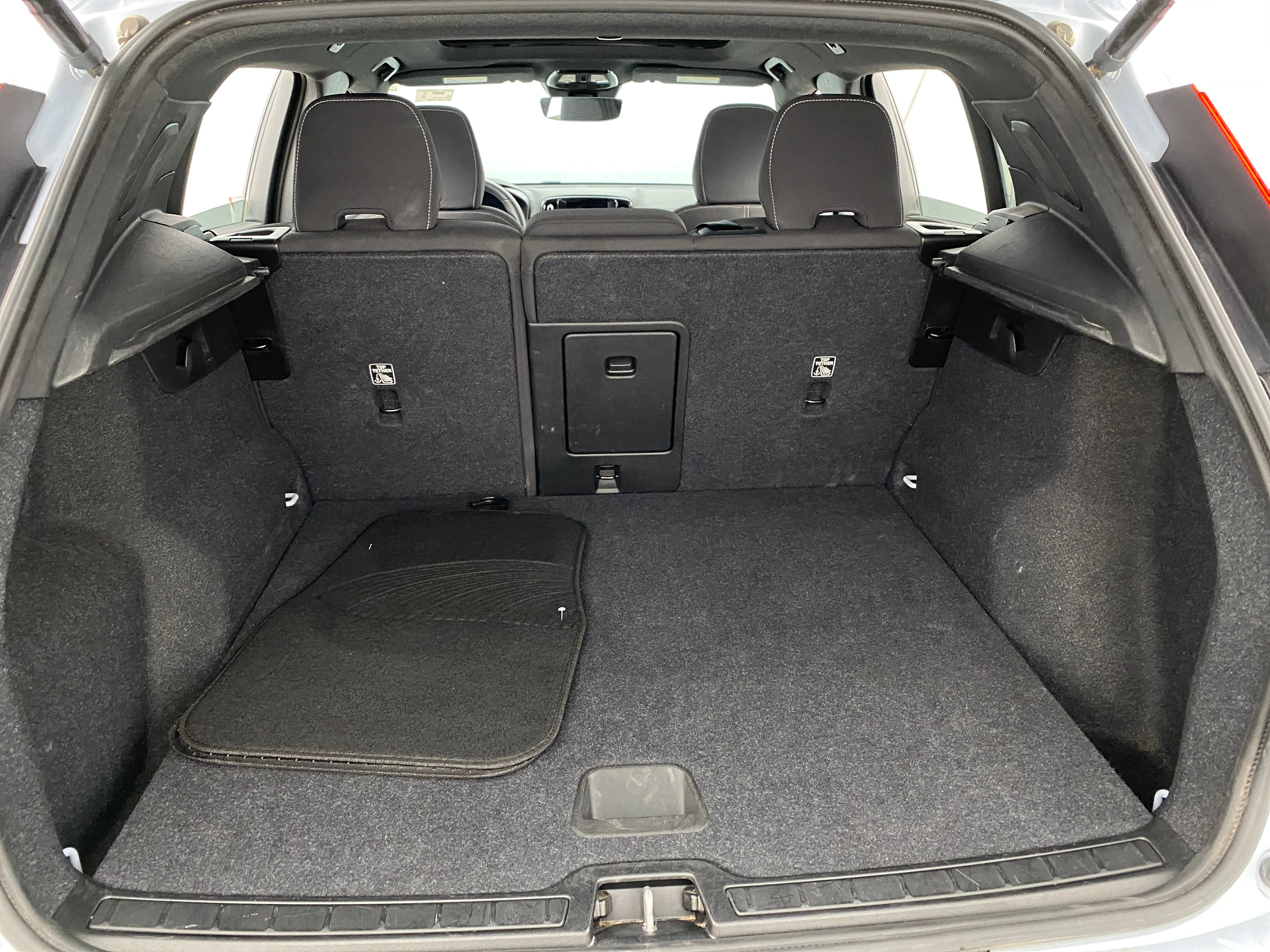 2024 Volvo XC40 B5 Core 7