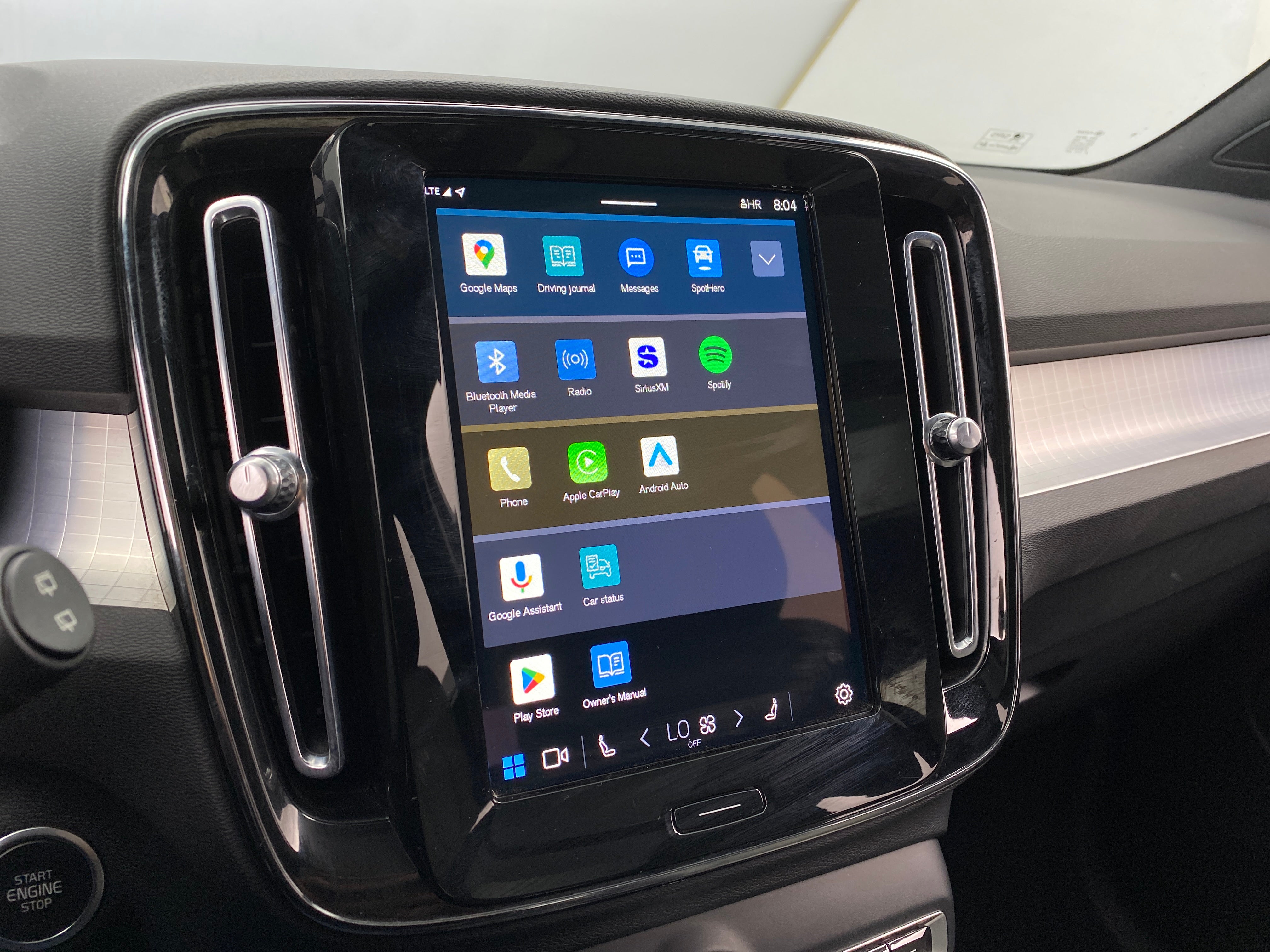 2024 Volvo XC40 B5 Core 4