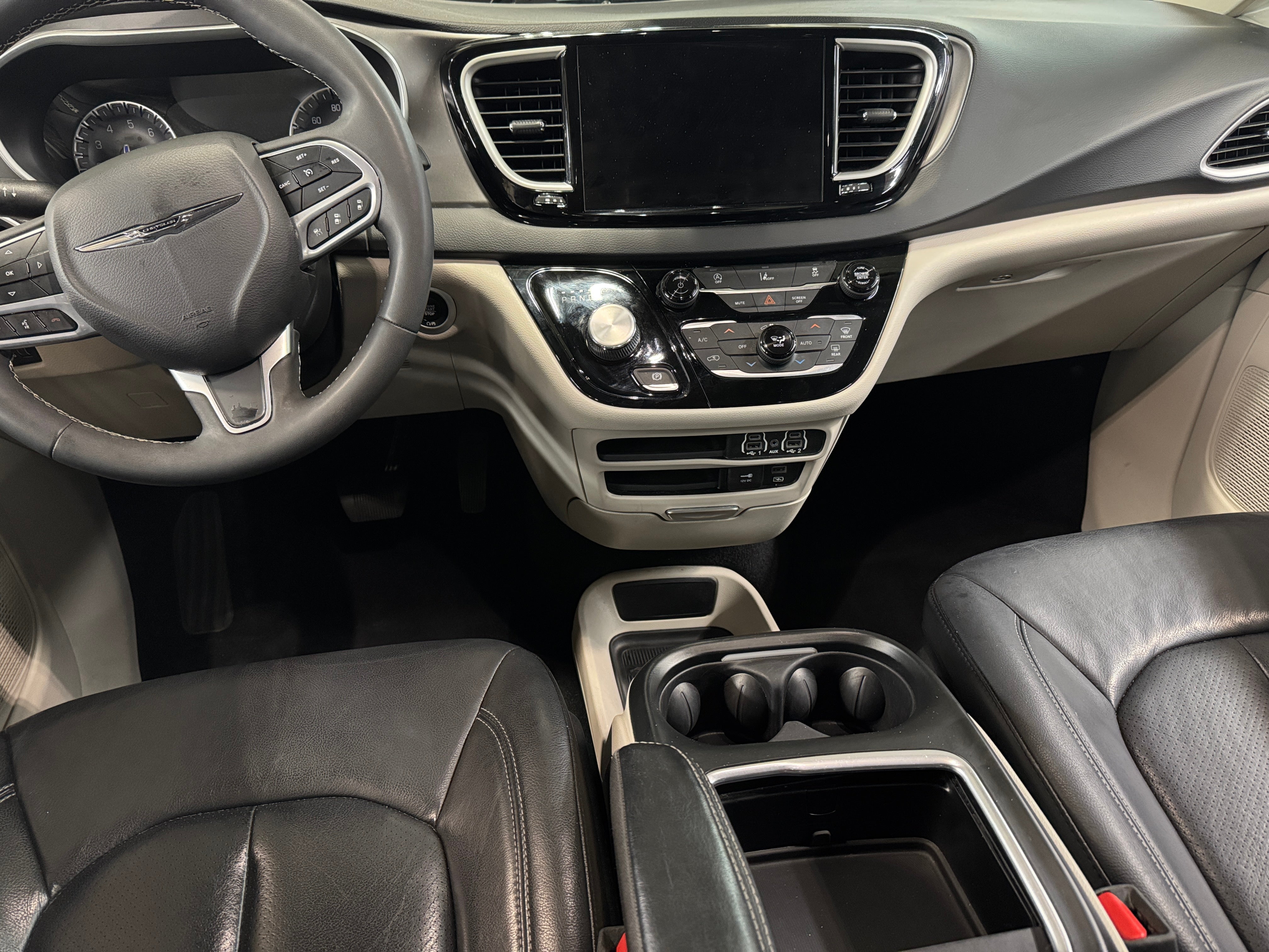 2022 Chrysler Pacifica Touring L 2