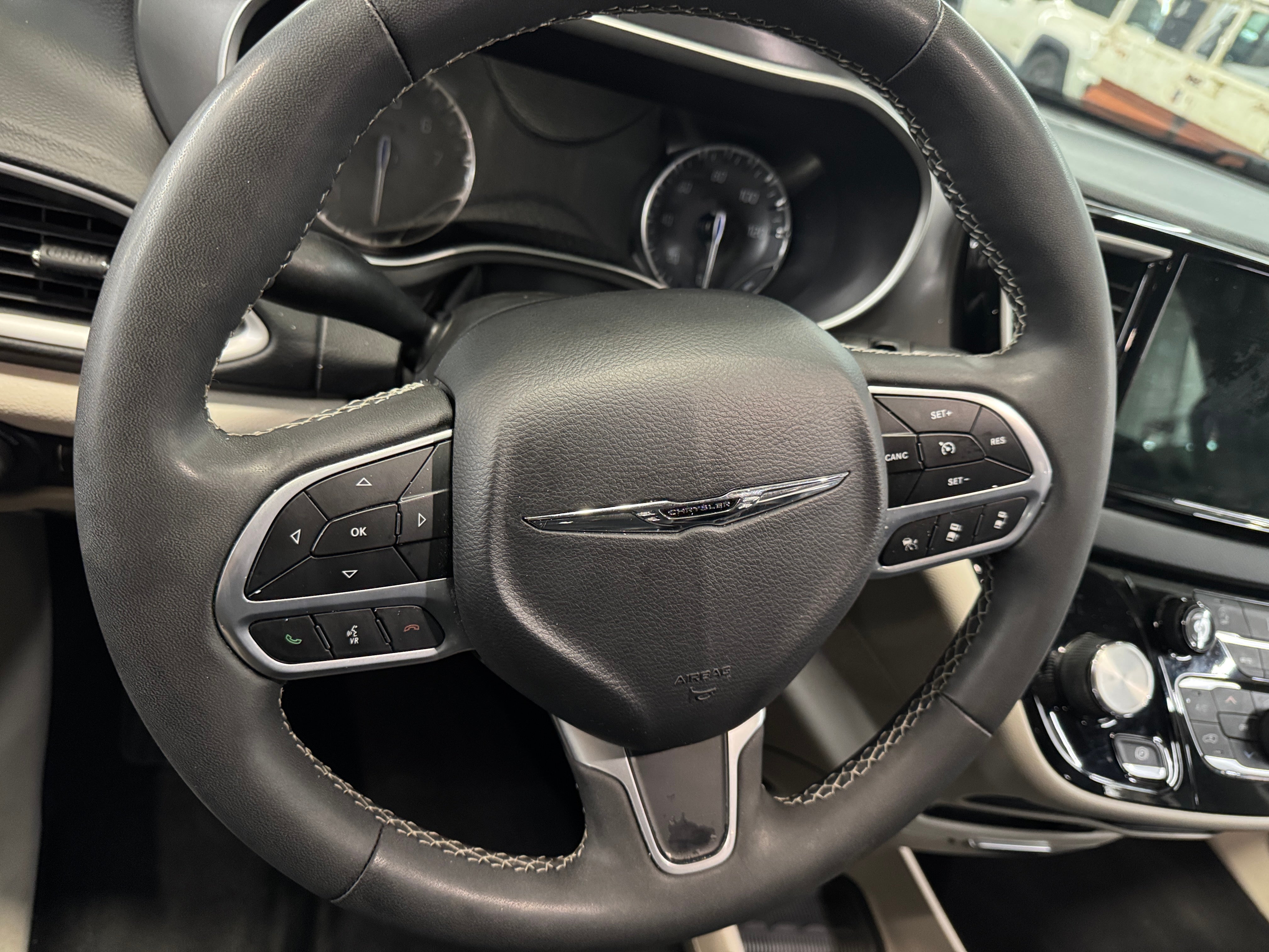 2022 Chrysler Pacifica Touring L 4