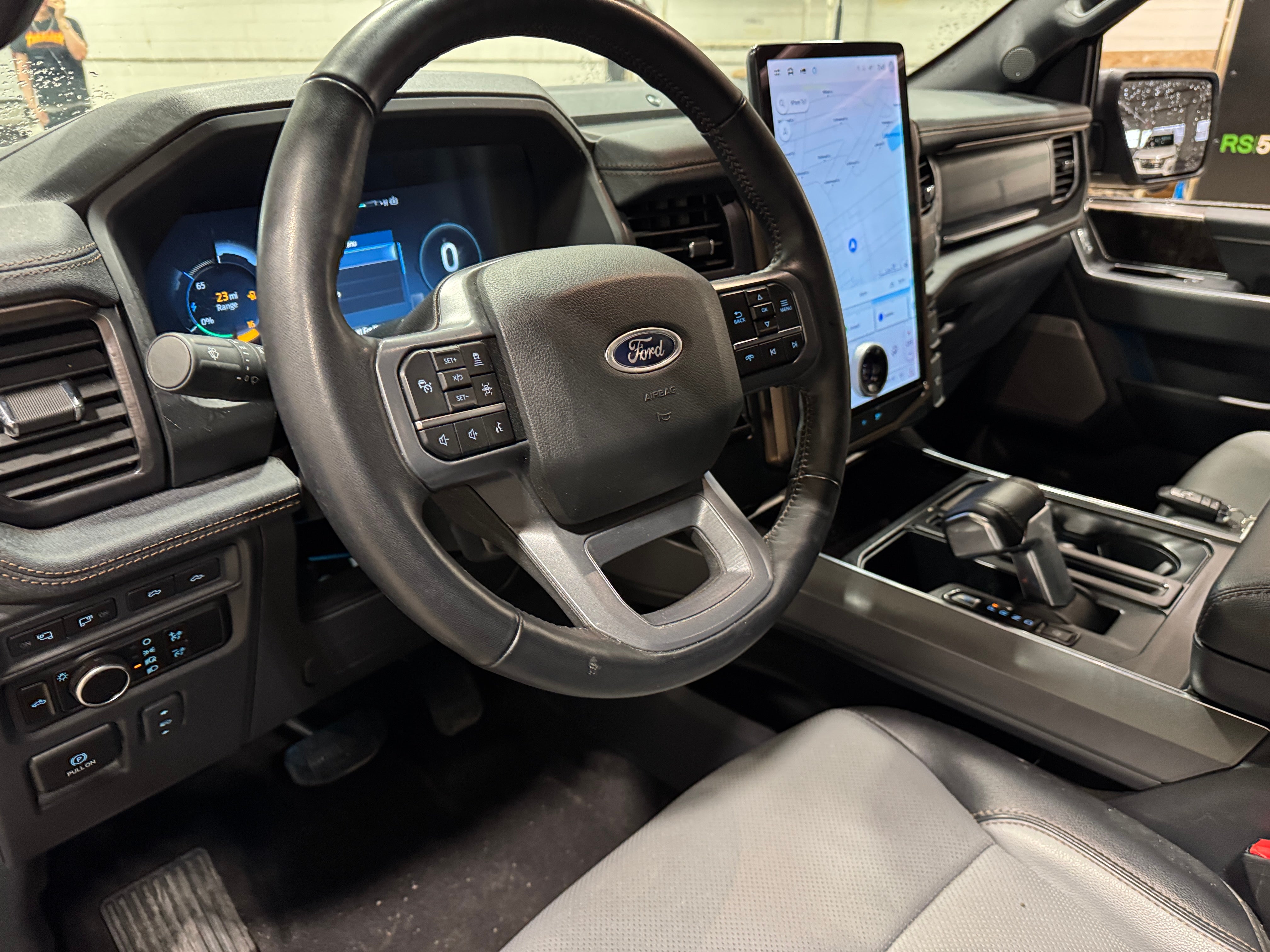 2023 Ford F-150 Lightning Lariat 2