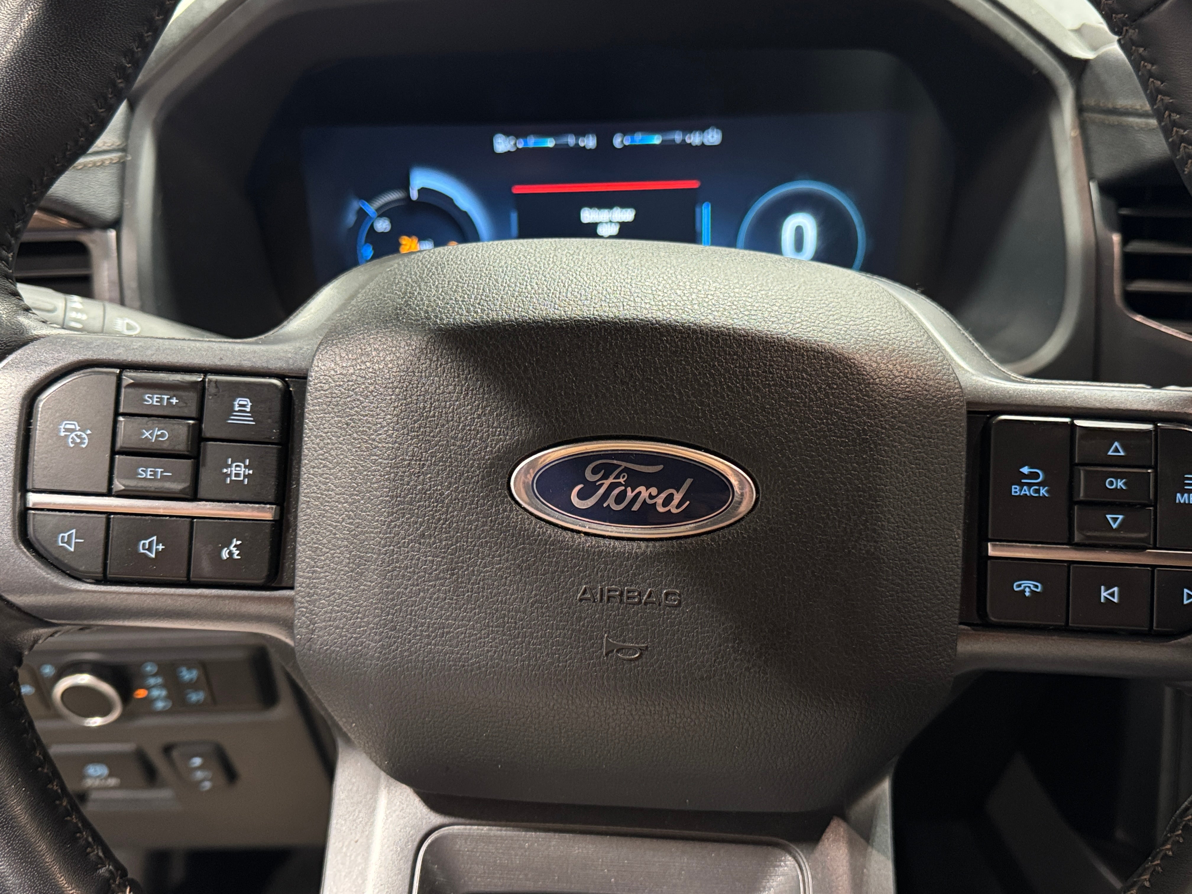 2023 Ford F-150 Lightning Lariat 4