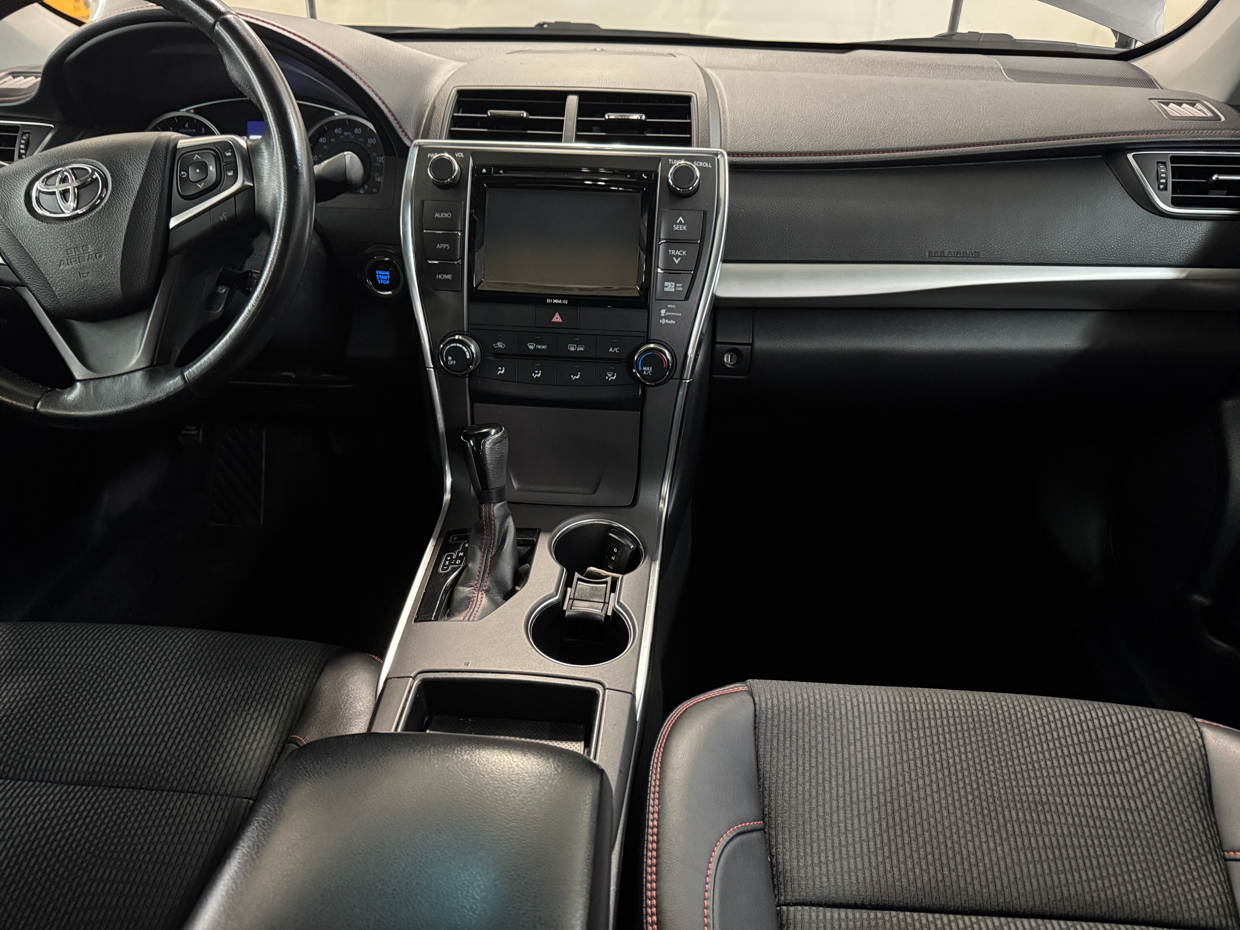 2016 Toyota Camry SE 3