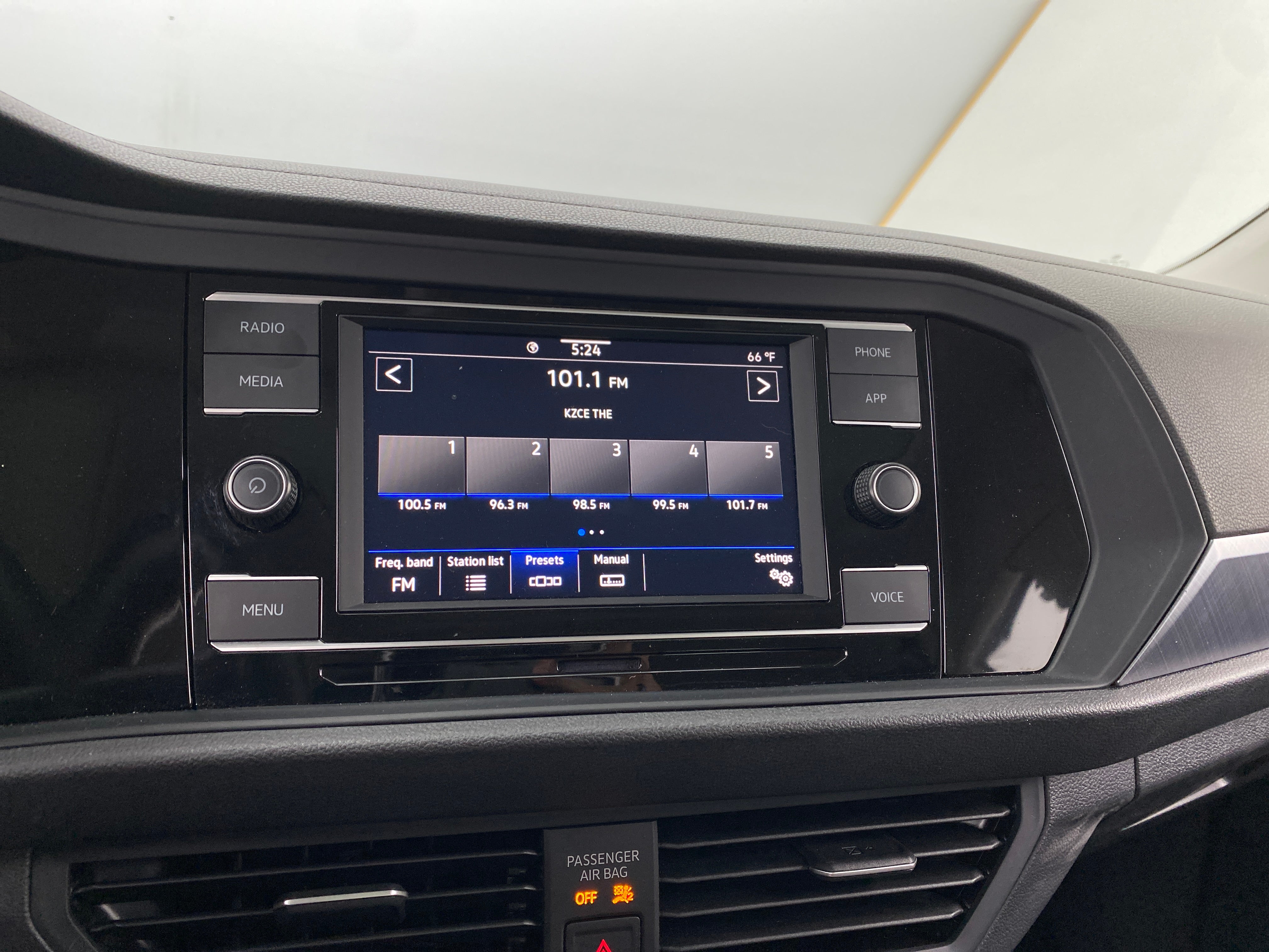 2024 Volkswagen Jetta SE 3