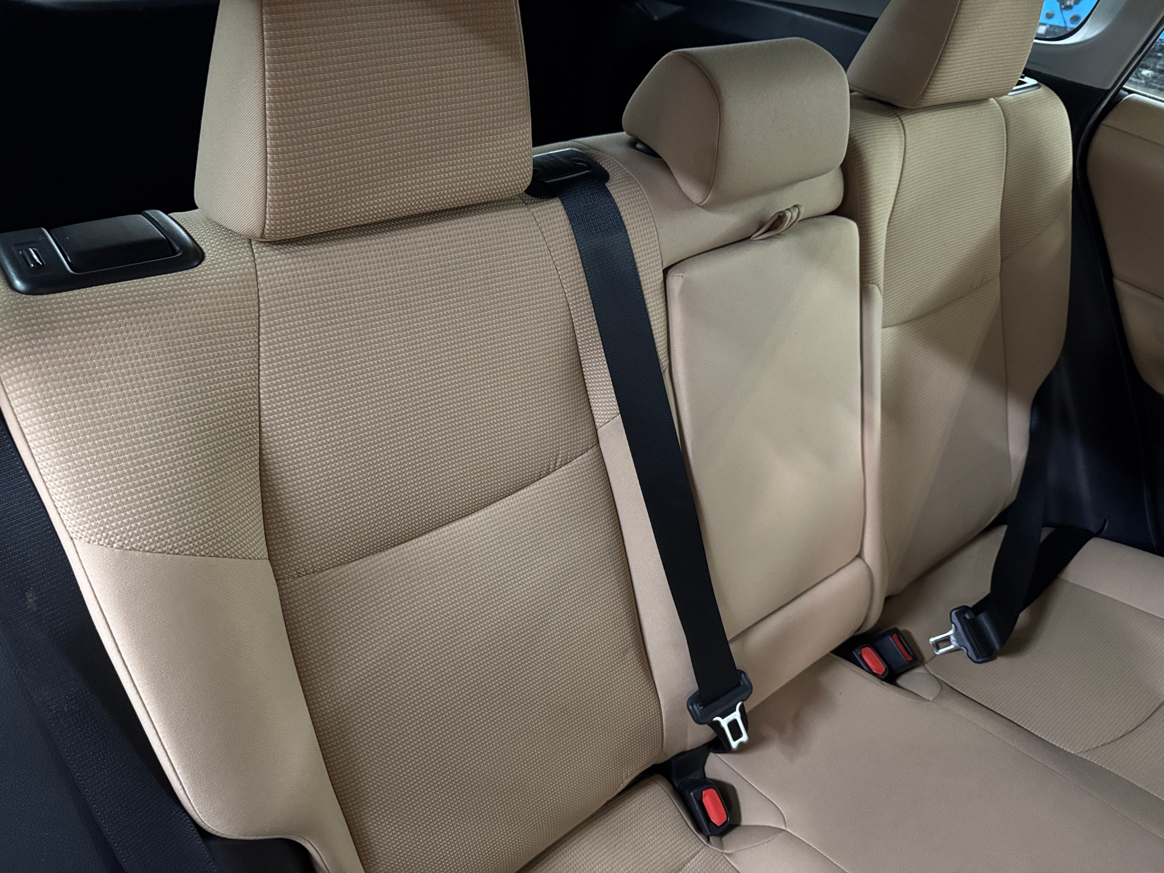 2020 Toyota RAV4 LE 6